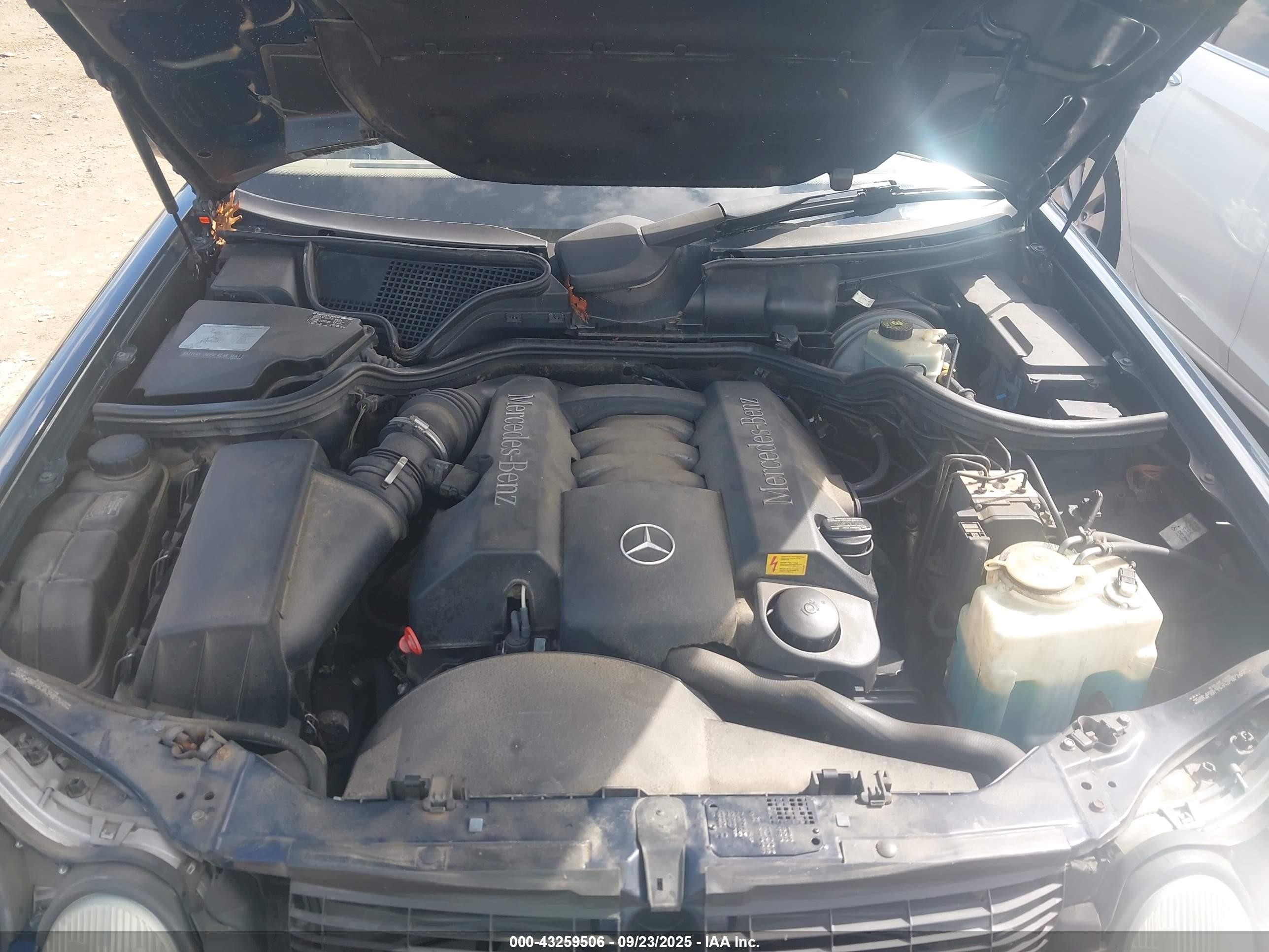 1998 Mercedes-benz E 320   Dark Blue vin: WDBJF65F6WA704319