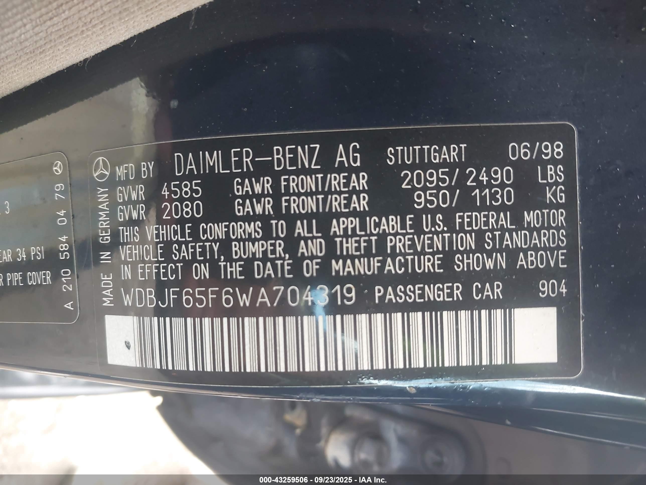 1998 Mercedes-benz E 320   Dark Blue vin: WDBJF65F6WA704319