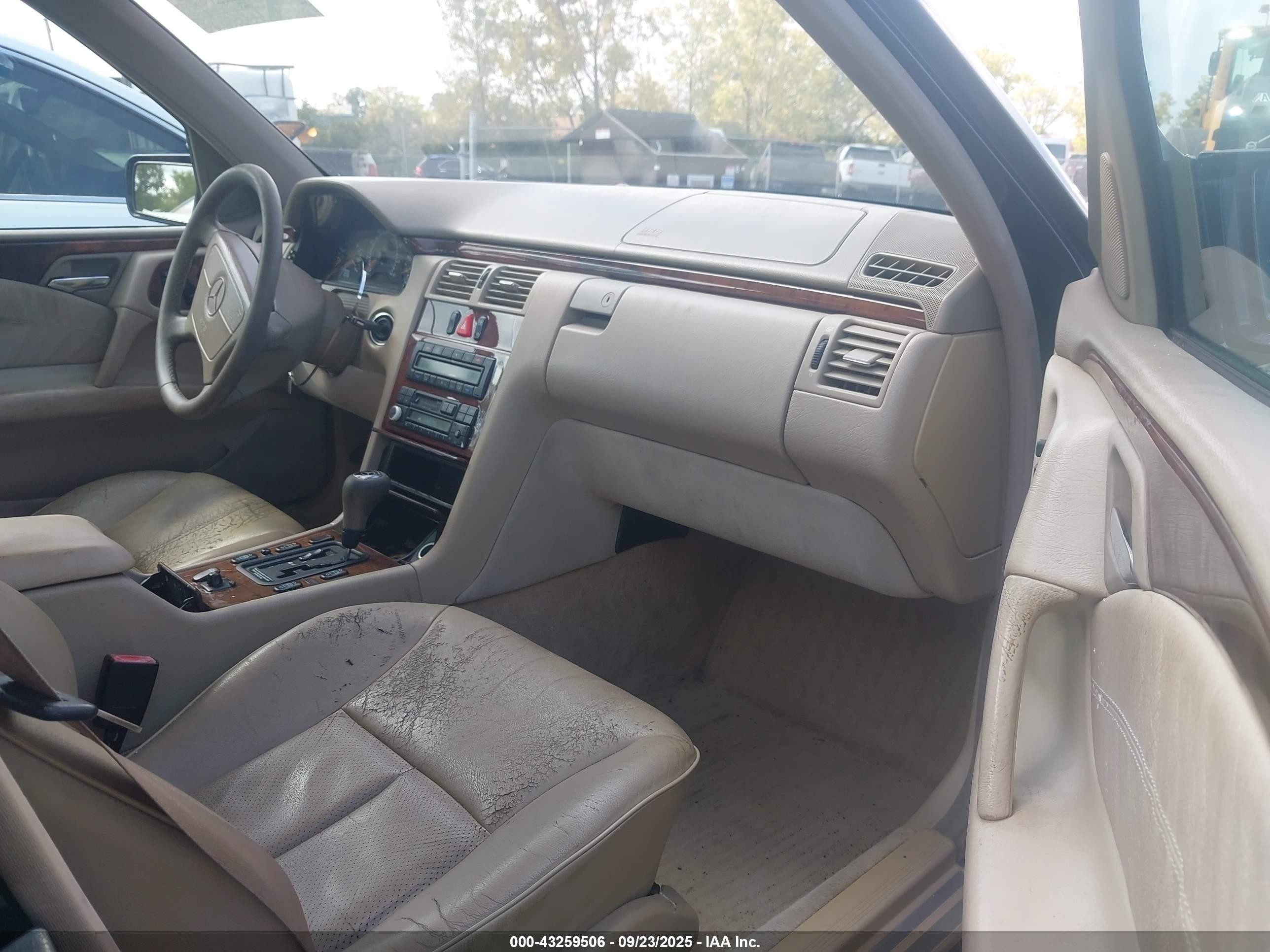 1998 Mercedes-benz E 320   Dark Blue vin: WDBJF65F6WA704319