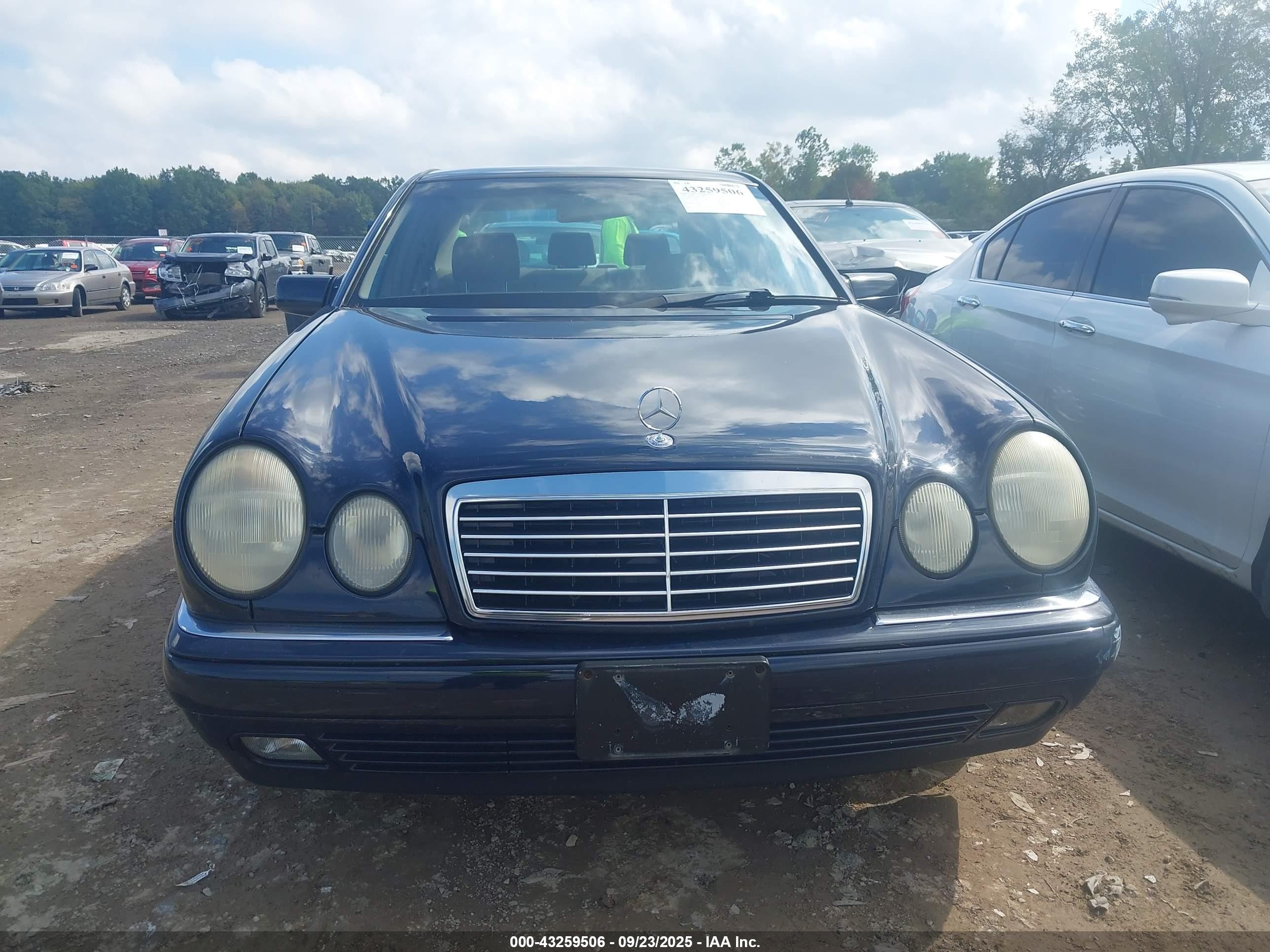 1998 Mercedes-benz E 320   Dark Blue vin: WDBJF65F6WA704319