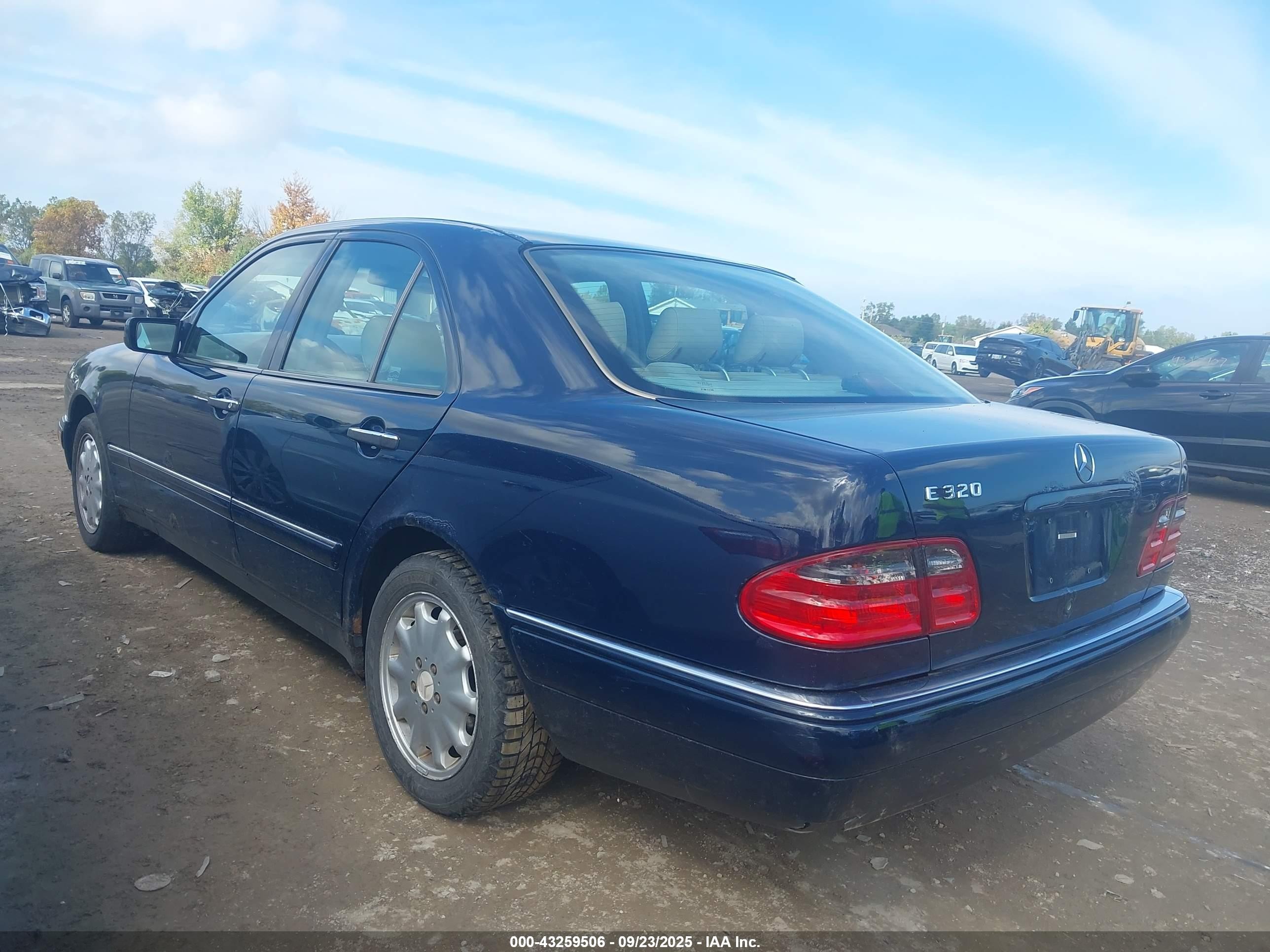 1998 Mercedes-benz E 320   Dark Blue vin: WDBJF65F6WA704319