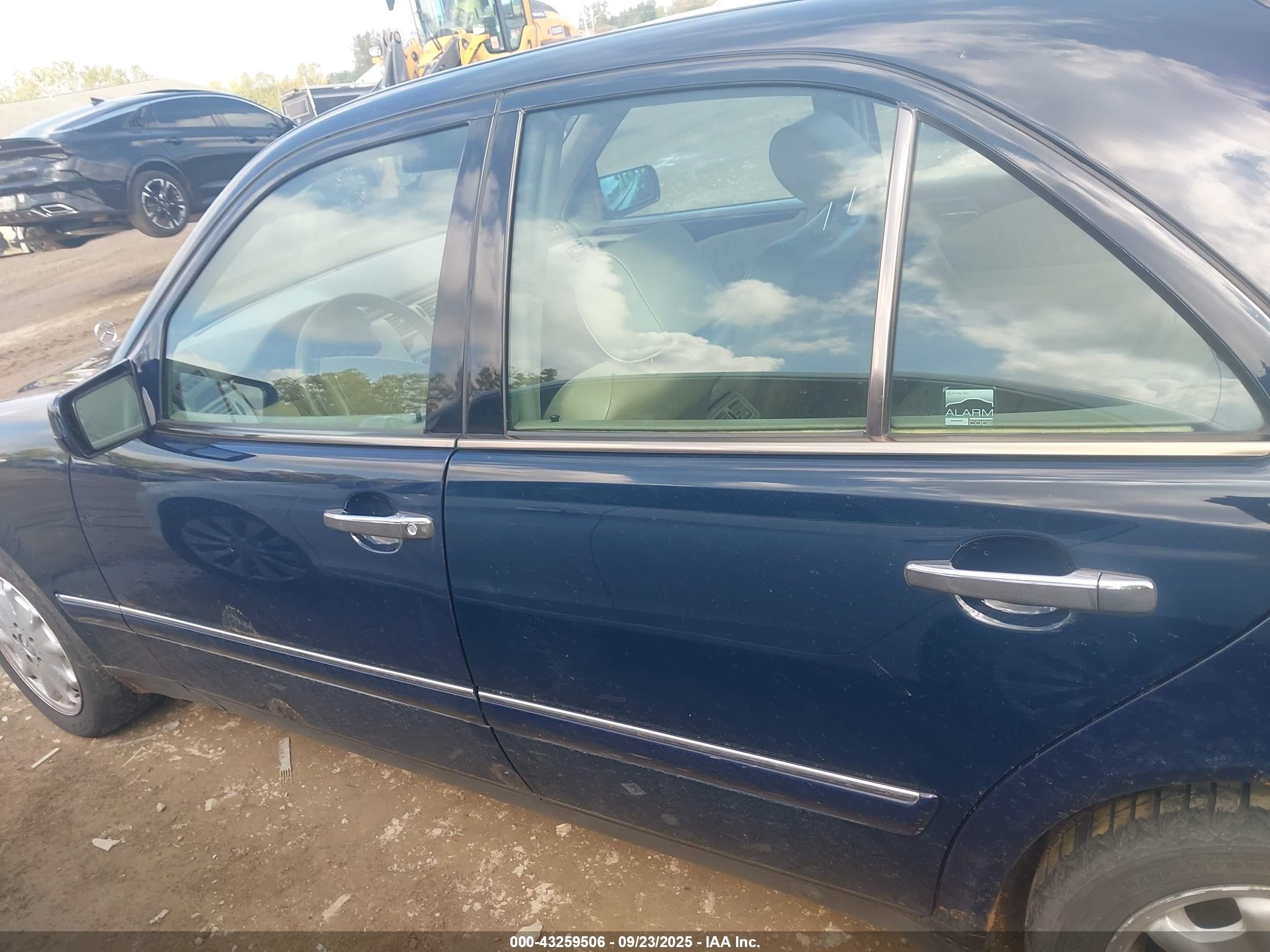 1998 Mercedes-benz E 320   Dark Blue vin: WDBJF65F6WA704319