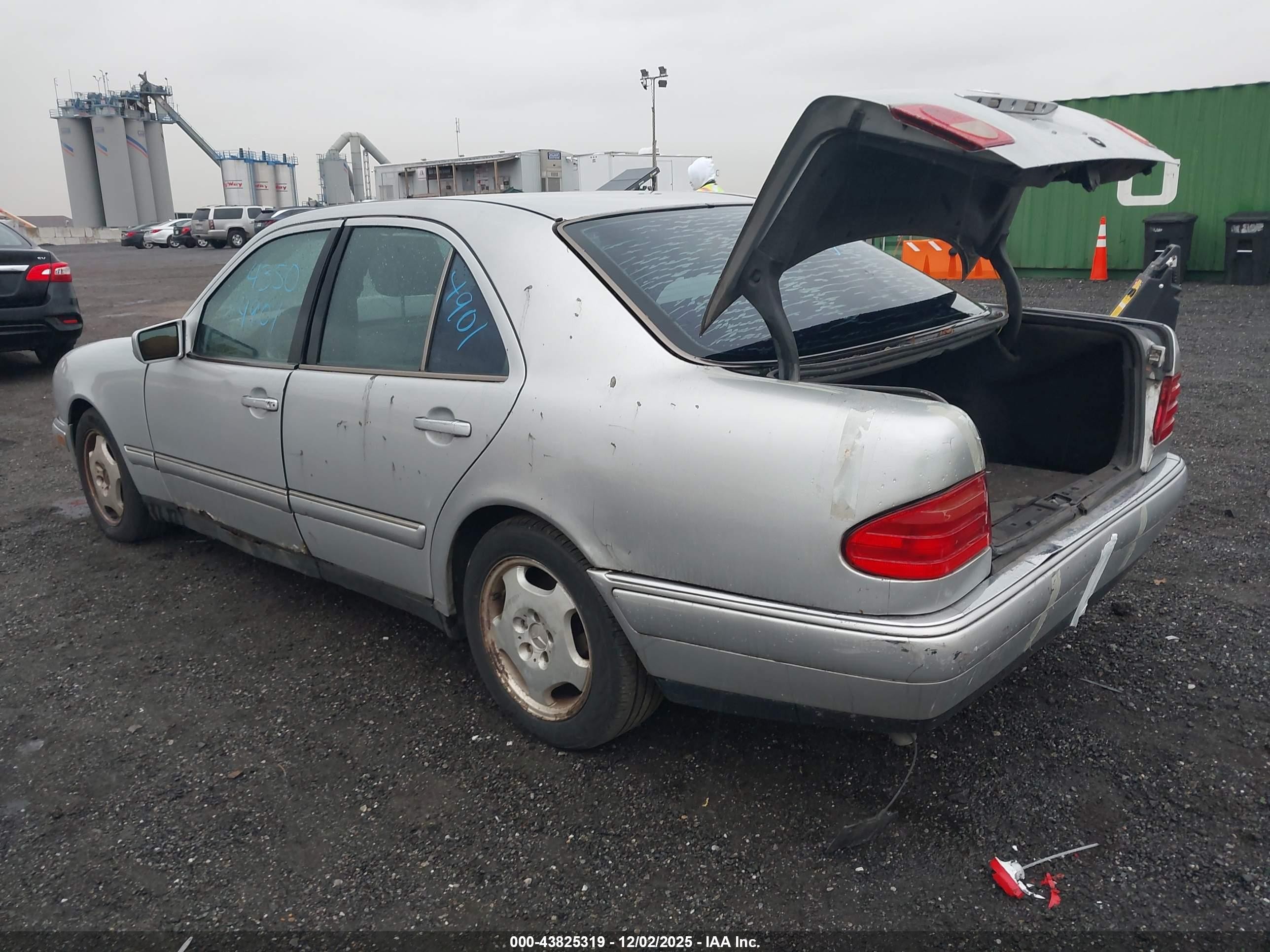 1998 Mercedes-benz E 320   Серебряный vin: WDBJF65F7WA448949