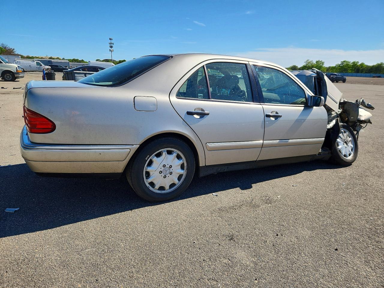 1998 Mercedes-benz E 320 Tan vin: WDBJF65F7WA609994