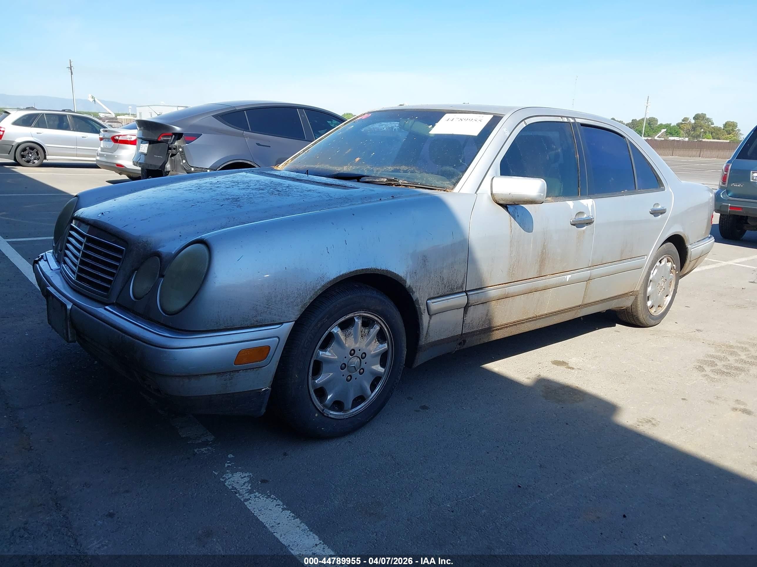 1998 Mercedes-benz E 320   Silver vin: WDBJF65F7WA647760
