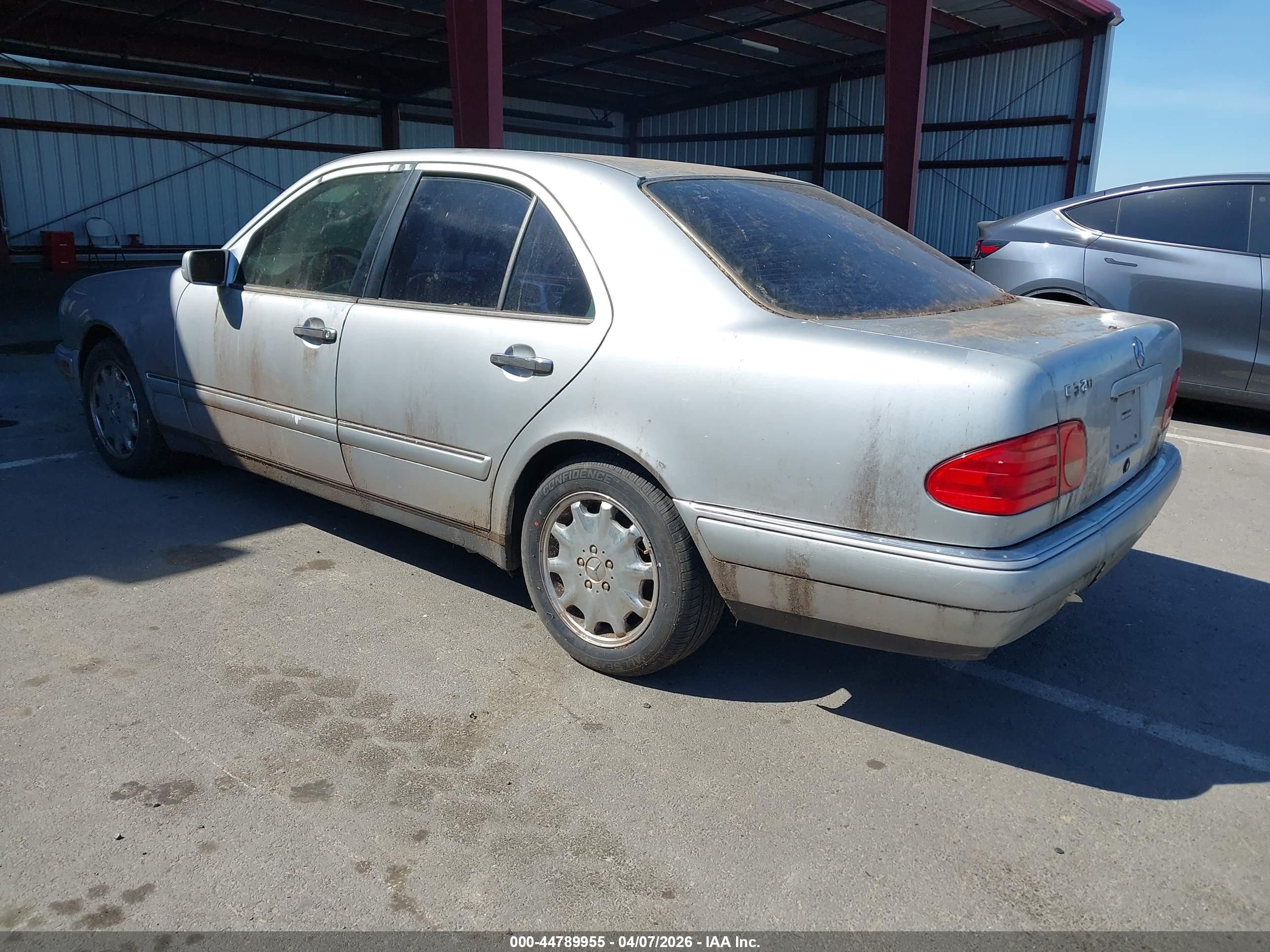 1998 Mercedes-benz E 320   Silver vin: WDBJF65F7WA647760