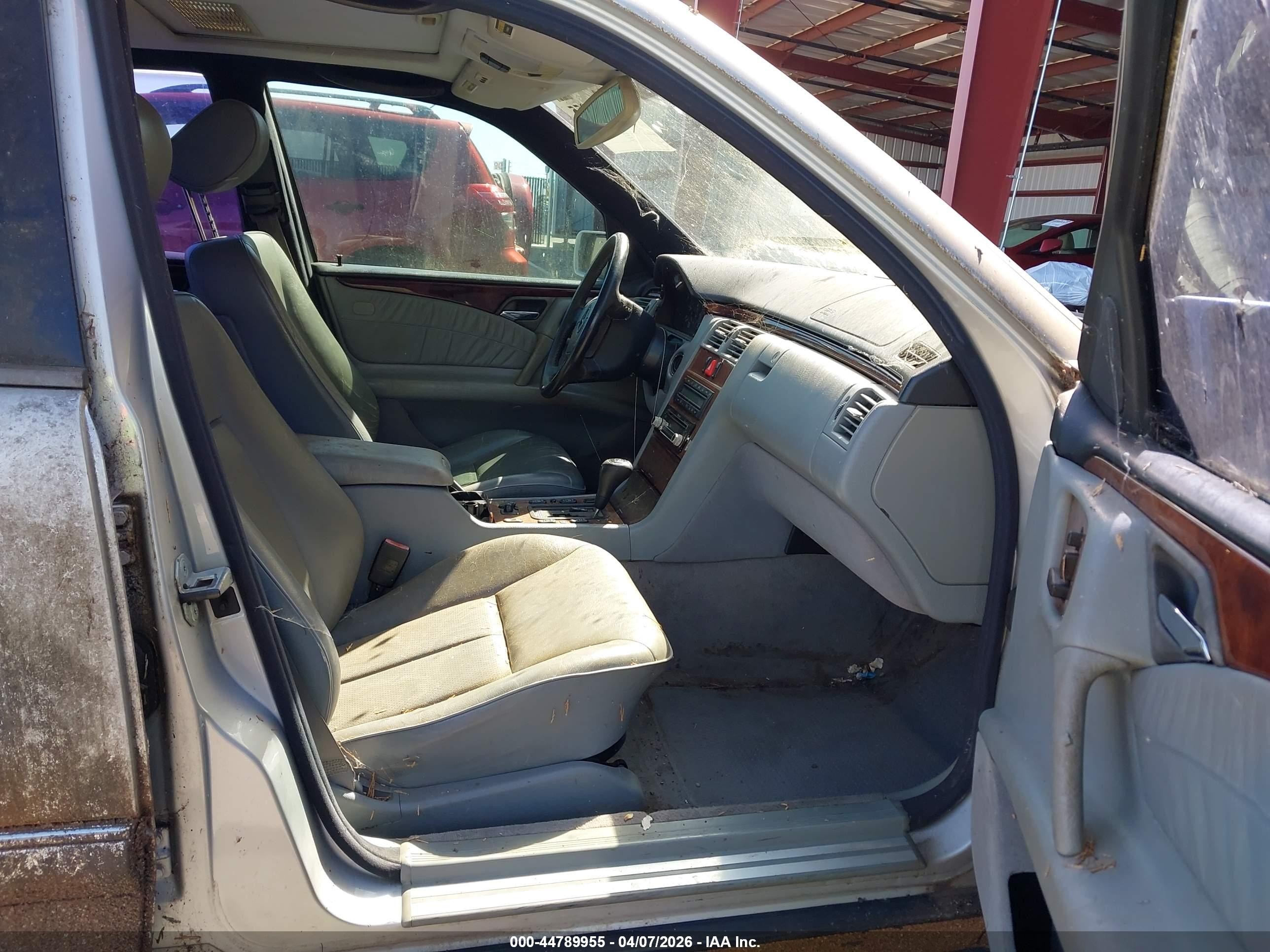 1998 Mercedes-benz E 320   Silver vin: WDBJF65F7WA647760