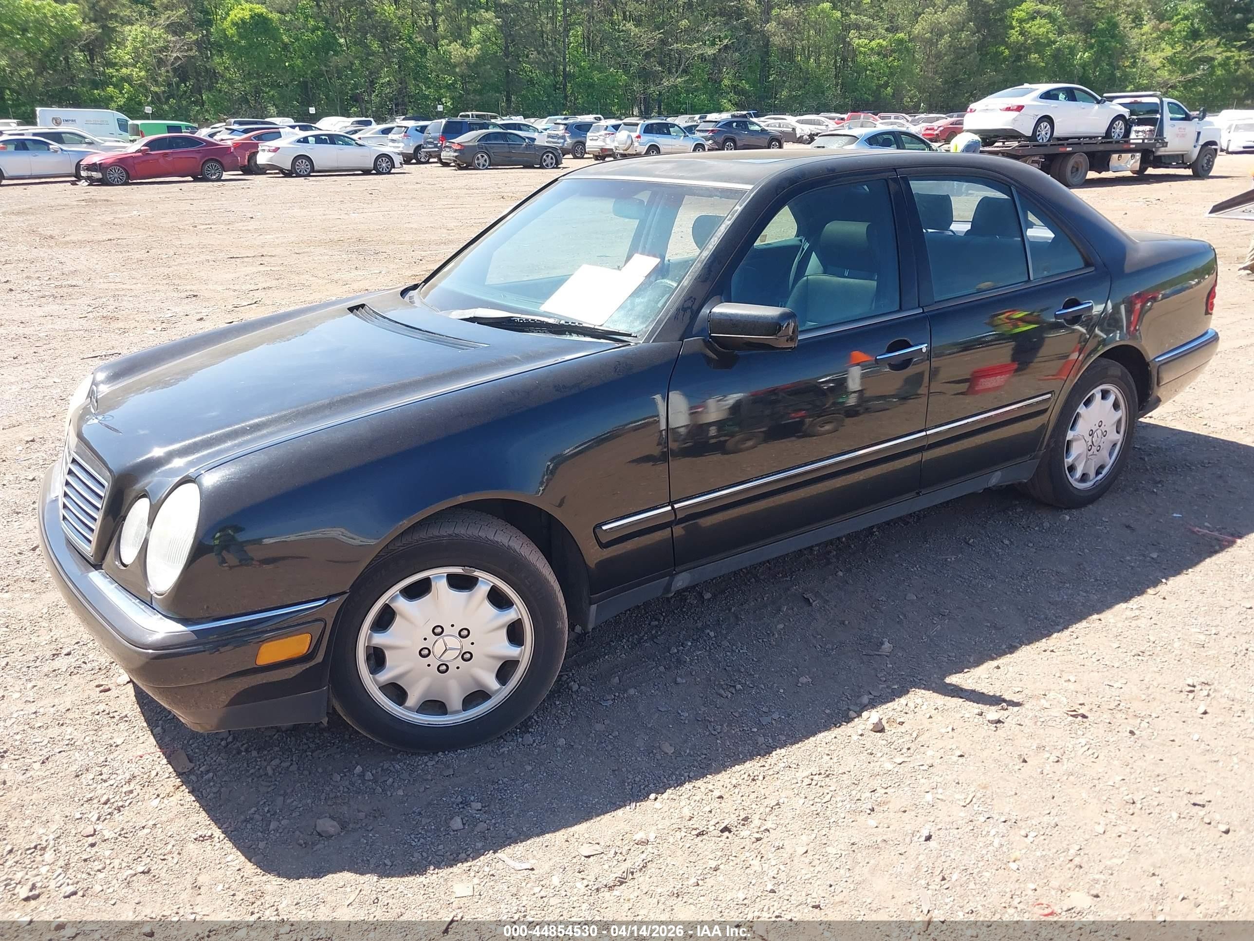 1998 Mercedes-benz E 320   Black vin: WDBJF65F7WA658032