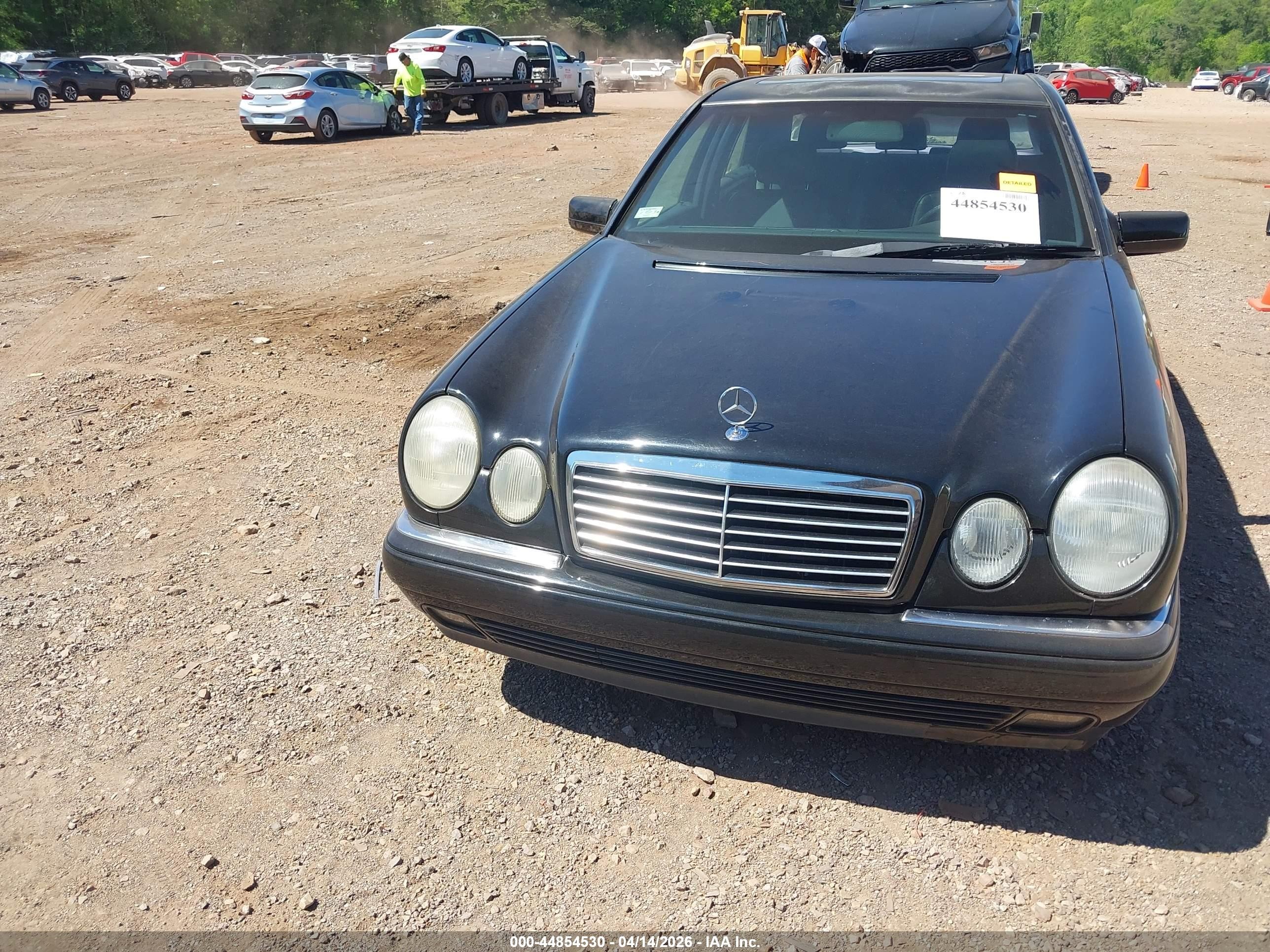 1998 Mercedes-benz E 320   Black vin: WDBJF65F7WA658032