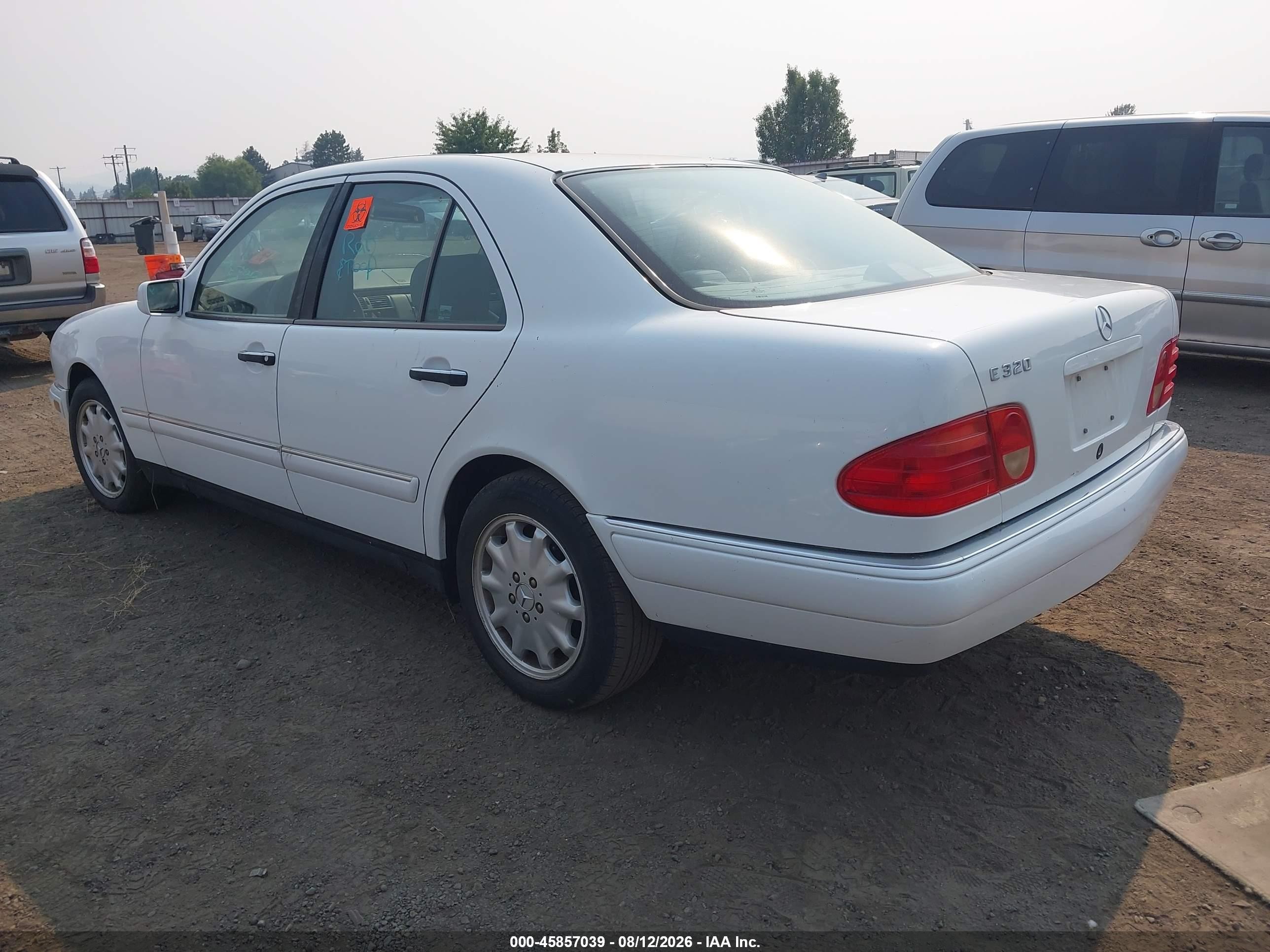 1998 Mercedes-benz E 320   White vin: WDBJF65F8WA638243