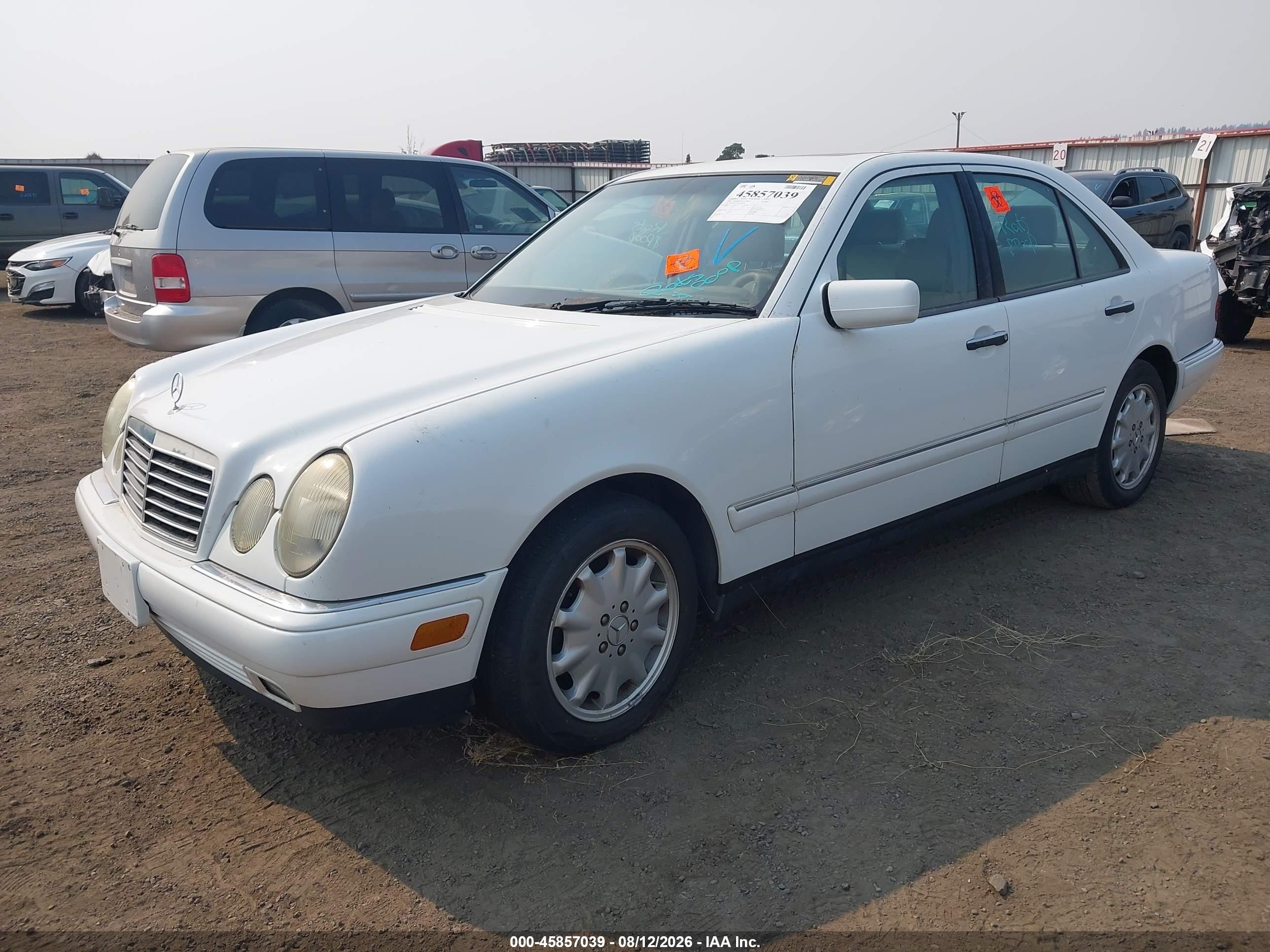 1998 Mercedes-benz E 320   White vin: WDBJF65F8WA638243