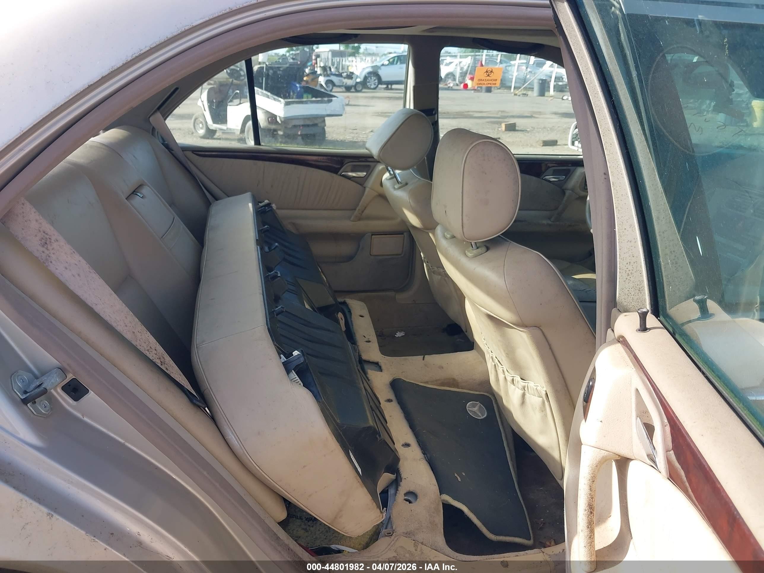 1998 Mercedes-benz E 320   Золотой vin: WDBJF65F9WA505393