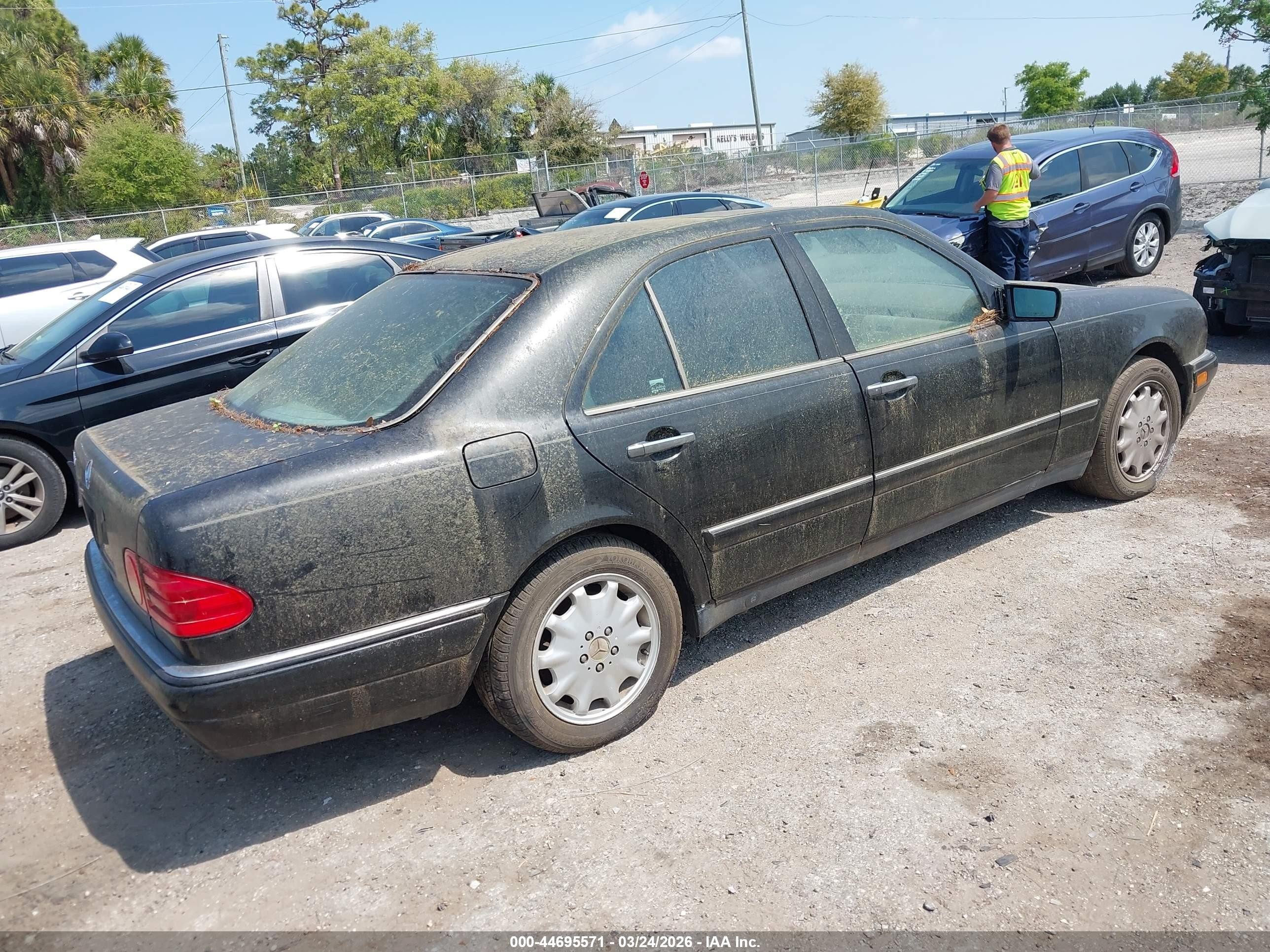 1998 Mercedes-benz E 320   Black vin: WDBJF65F9WA619247