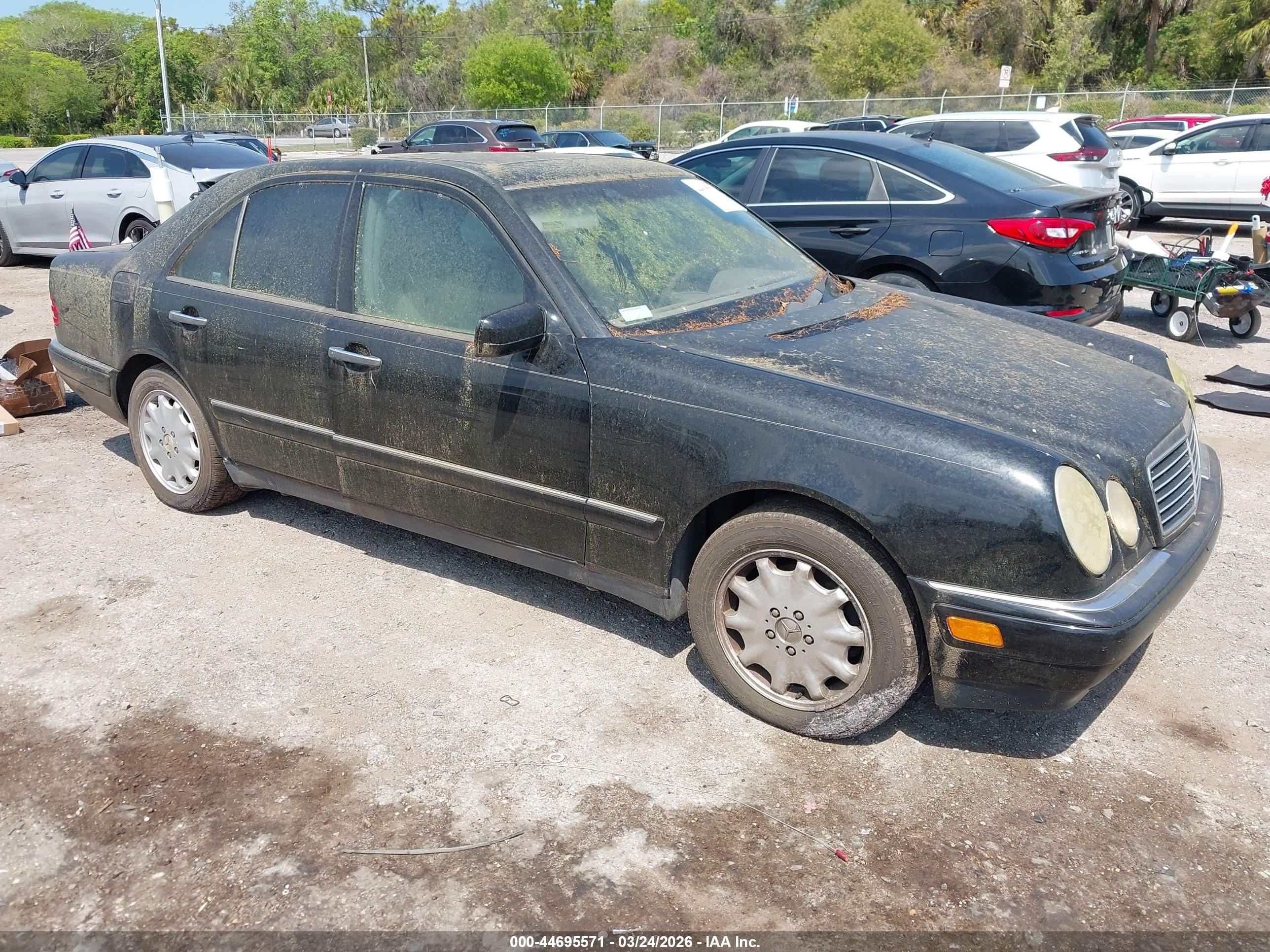 1998 Mercedes-benz E 320   Black vin: WDBJF65F9WA619247