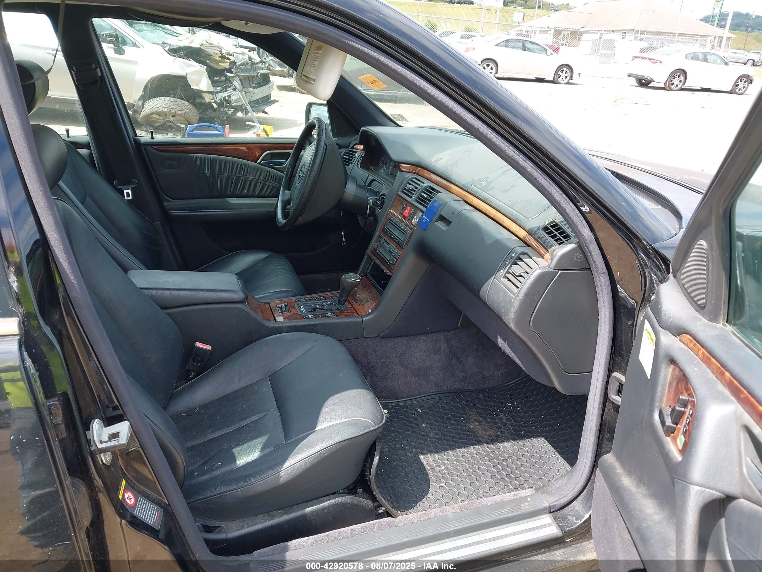 1998 Mercedes-benz E 320   Black vin: WDBJF65F9WA644567