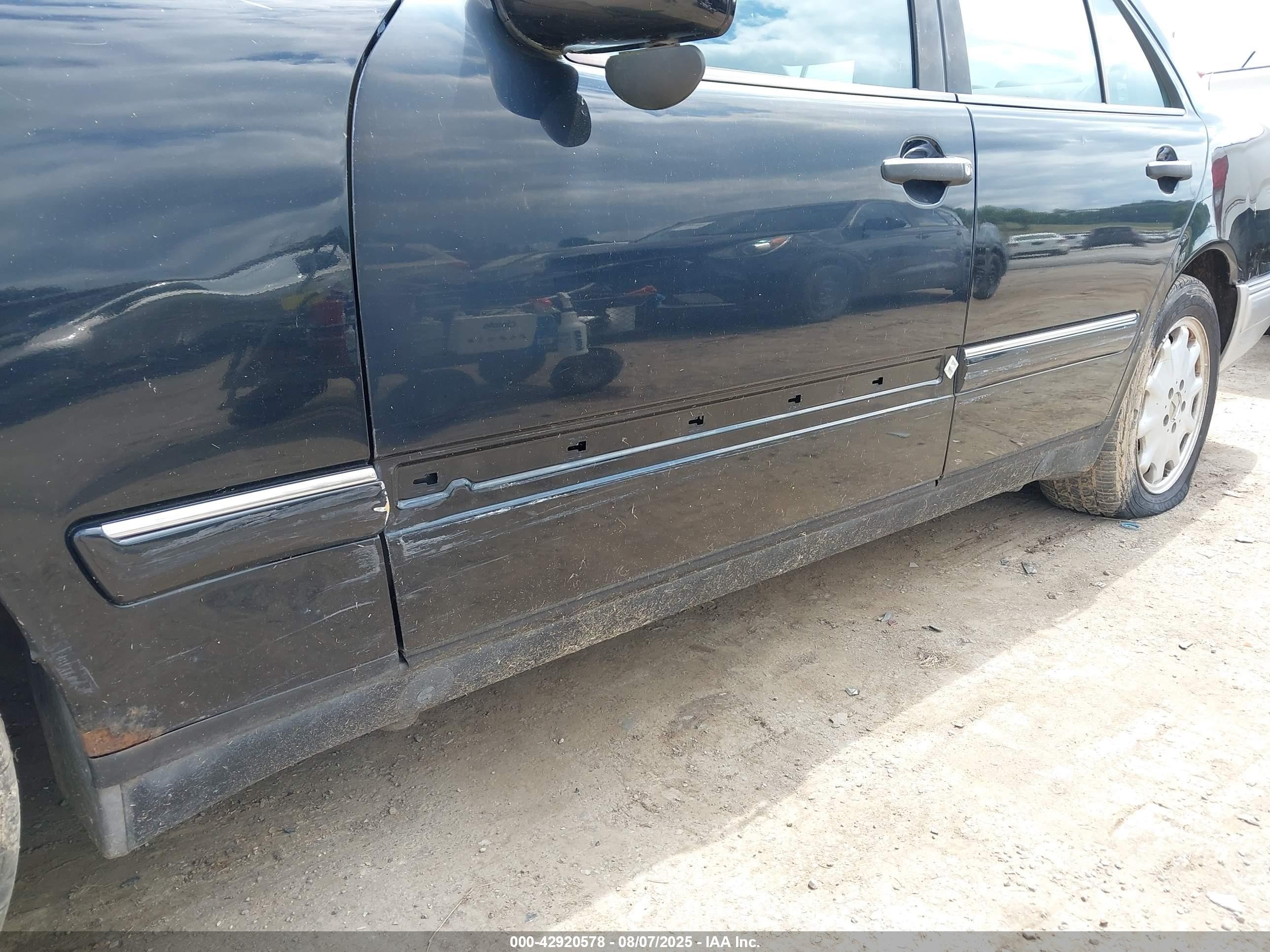 1998 Mercedes-benz E 320   Black vin: WDBJF65F9WA644567