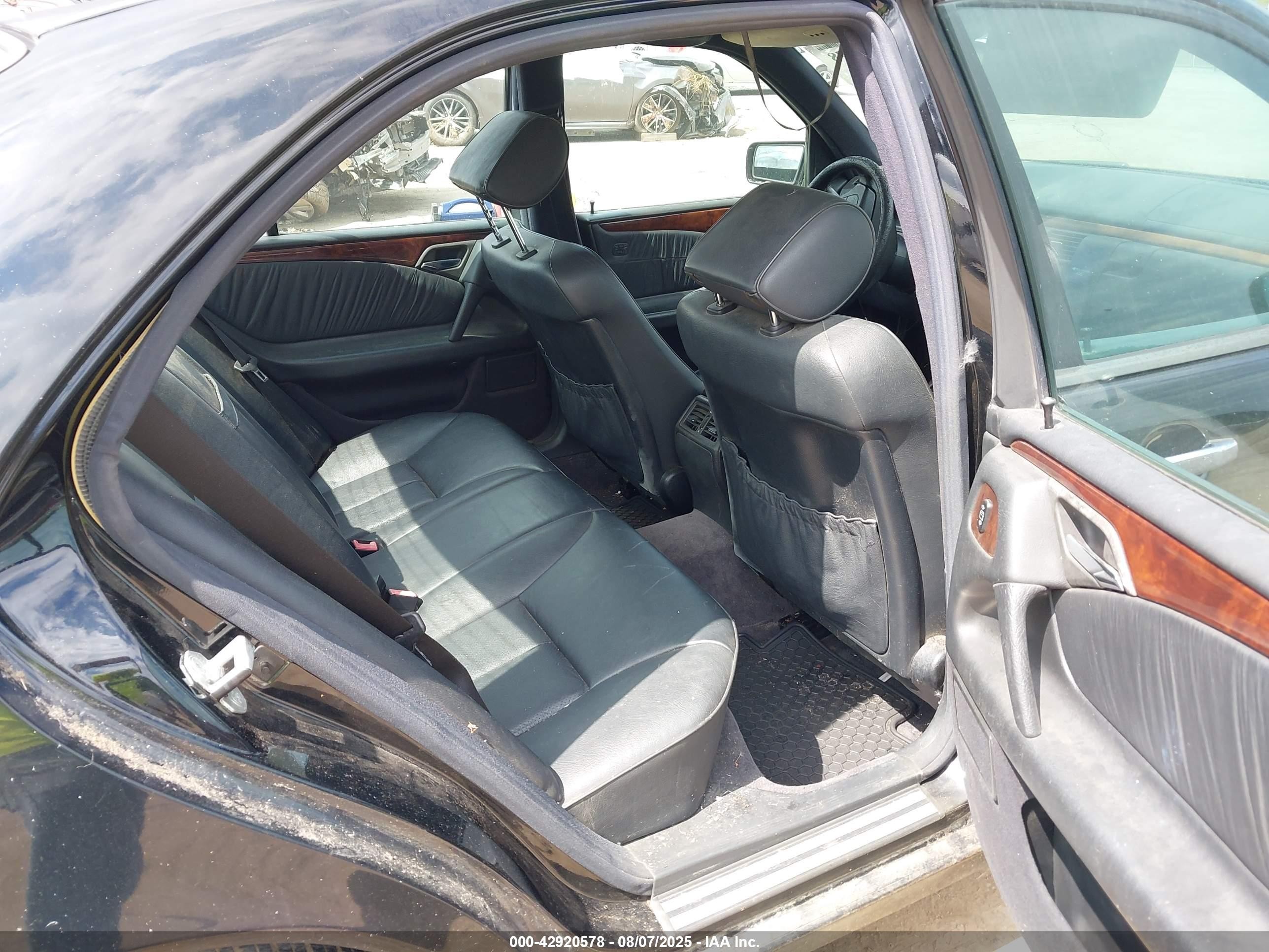 1998 Mercedes-benz E 320   Black vin: WDBJF65F9WA644567