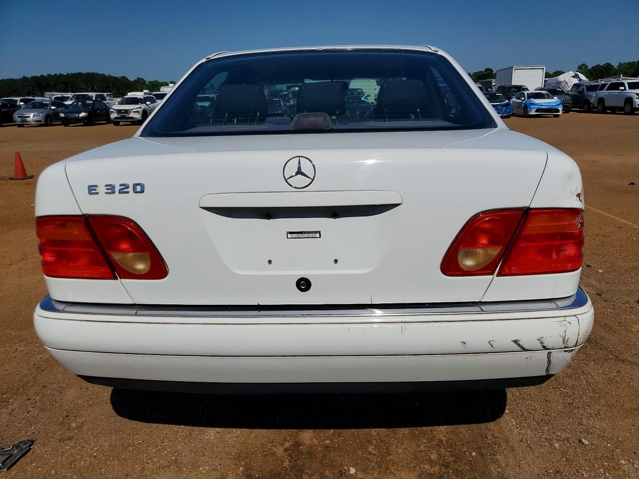 1998 Mercedes-benz E-class E320 Cdi (w) Белый vin: WDBJF65F9WA653284