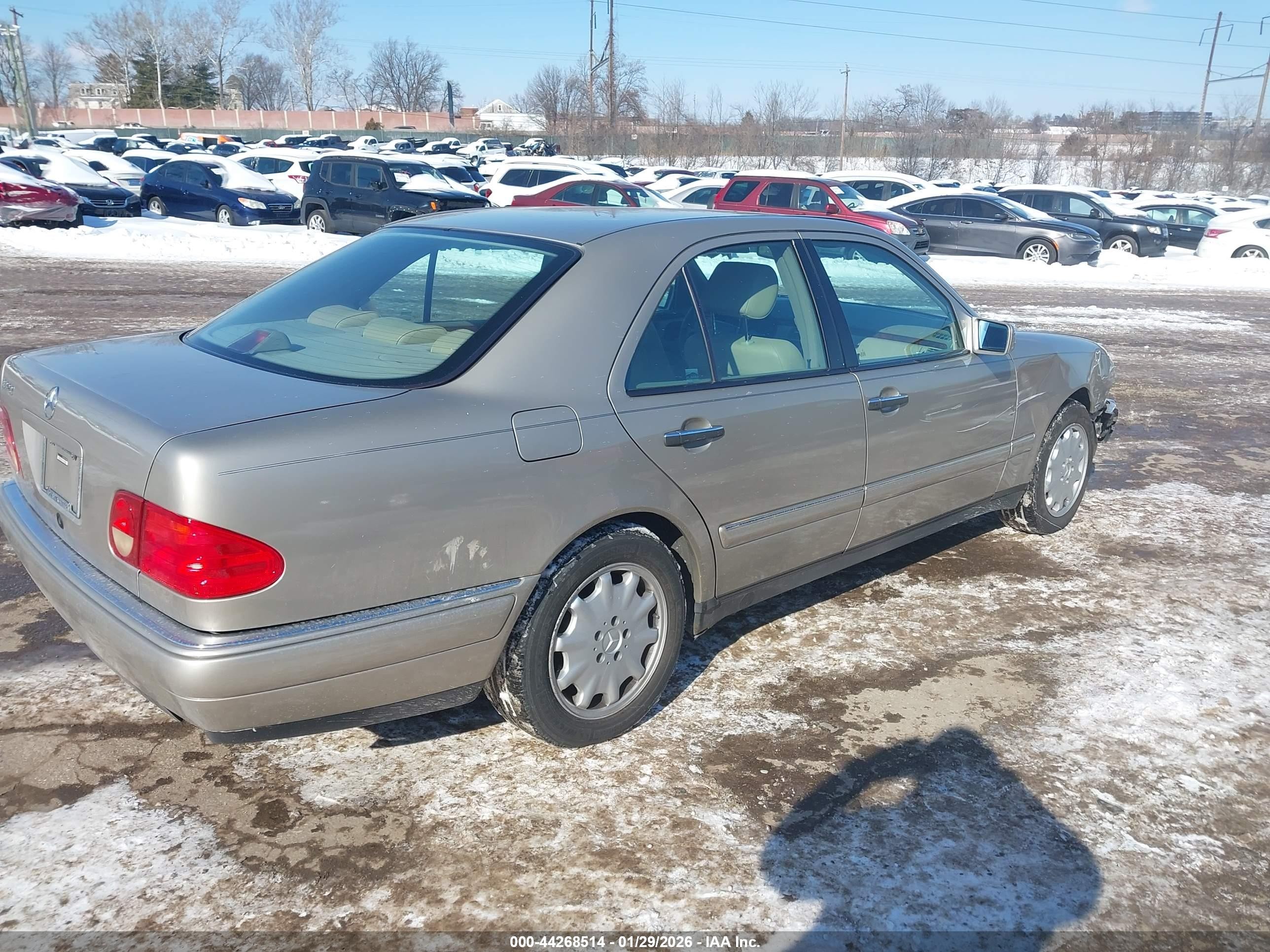 1998 Mercedes-benz E 320   Золотой vin: WDBJF65FXWA584430