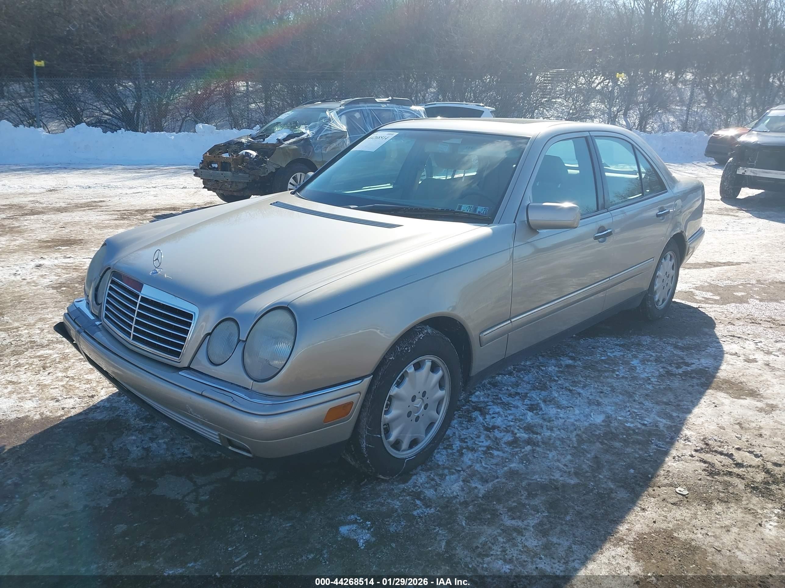 1998 Mercedes-benz E 320   Золотой vin: WDBJF65FXWA584430