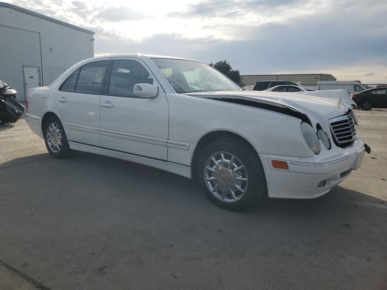 2000 Mercedes-benz E 320 White vin: WDBJF65G3YA959716