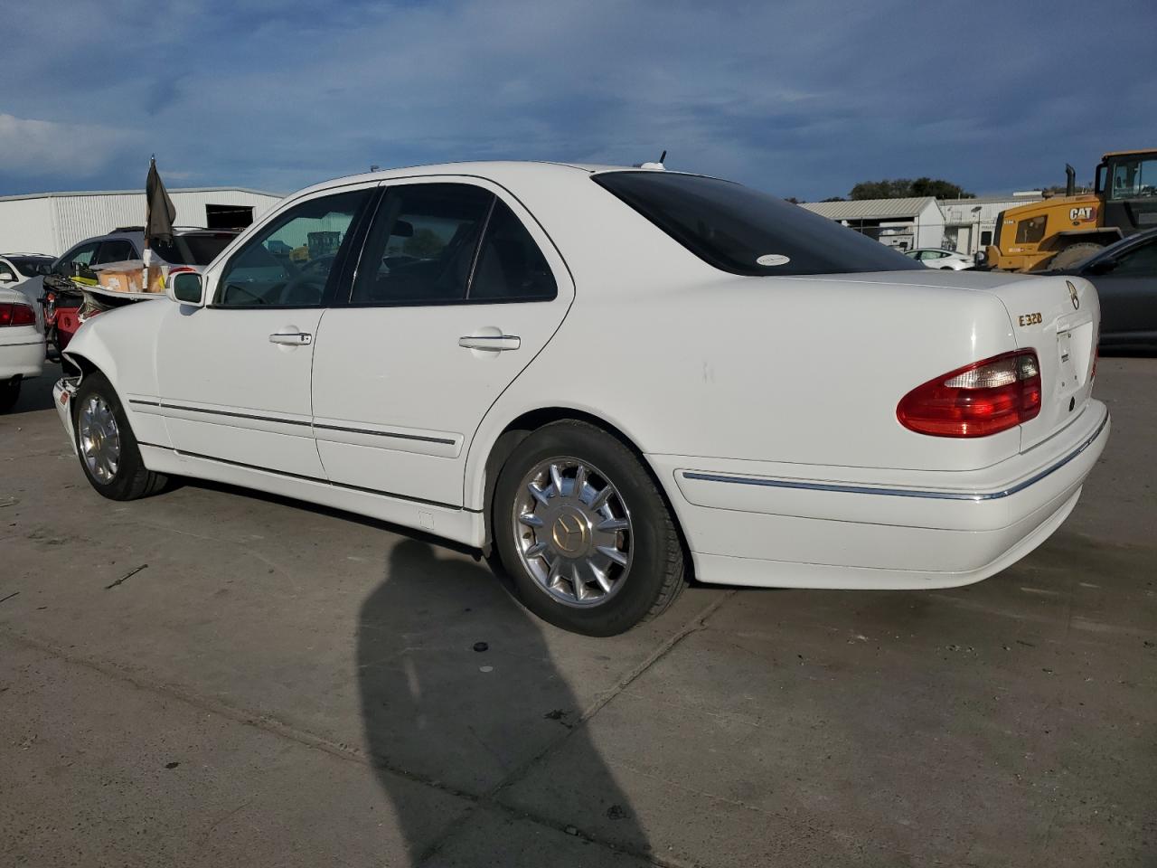 2000 Mercedes-benz E 320 White vin: WDBJF65G3YA959716