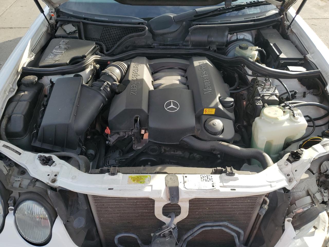 2000 Mercedes-benz E 320 White vin: WDBJF65G3YA959716