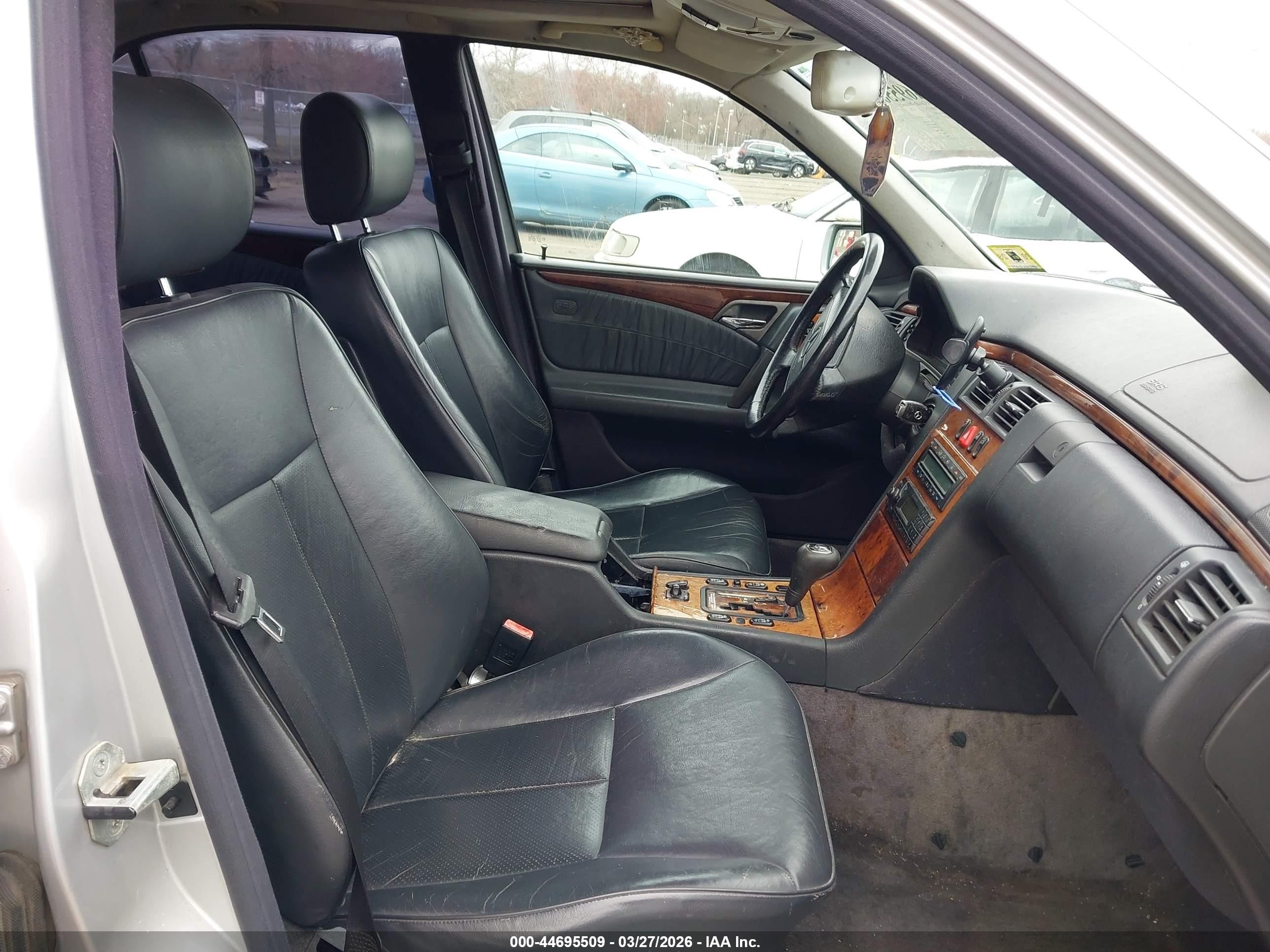 1999 Mercedes-benz E 320   Silver vin: WDBJF65H0XA843087