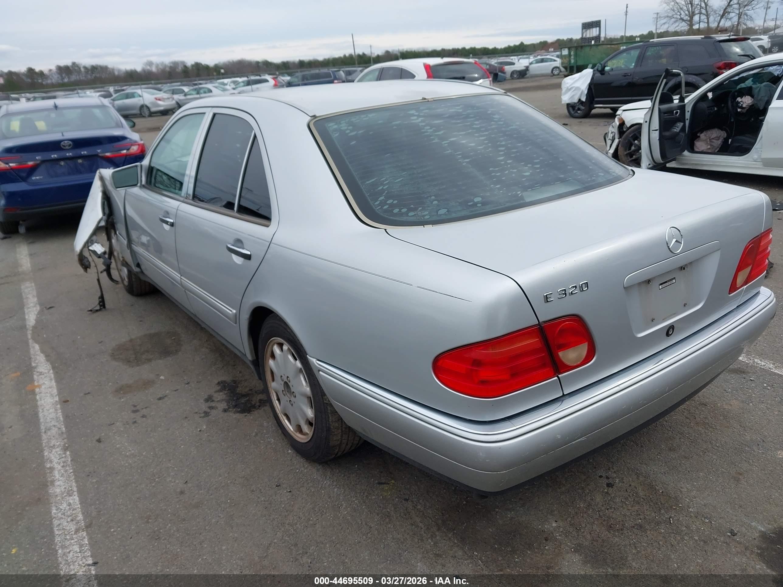 1999 Mercedes-benz E 320   Silver vin: WDBJF65H0XA843087