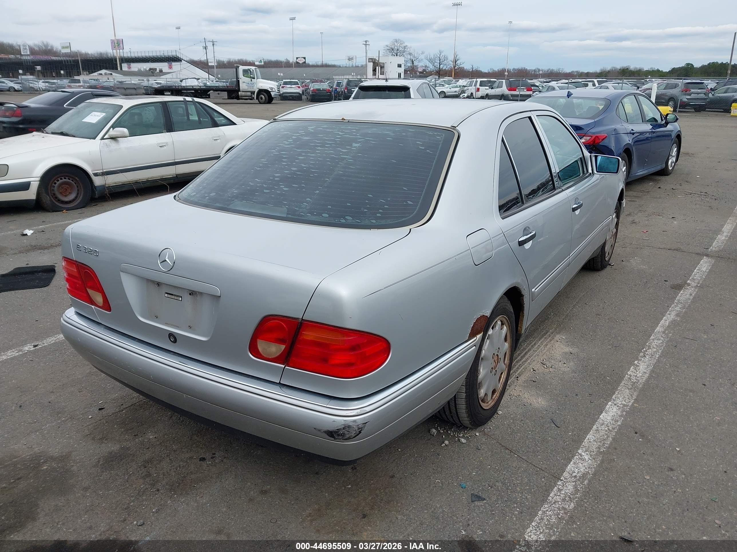 1999 Mercedes-benz E 320   Silver vin: WDBJF65H0XA843087