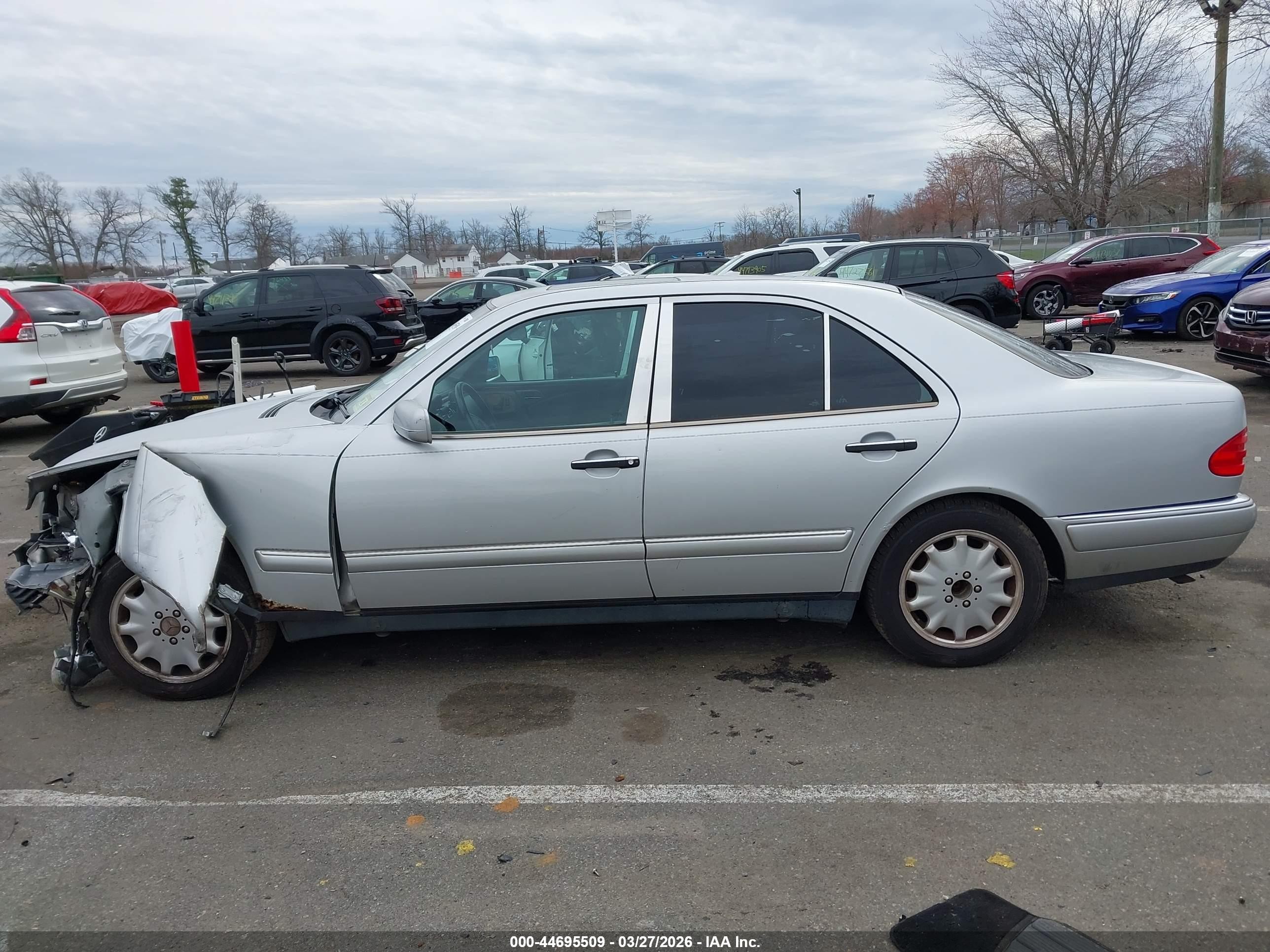 1999 Mercedes-benz E 320   Silver vin: WDBJF65H0XA843087