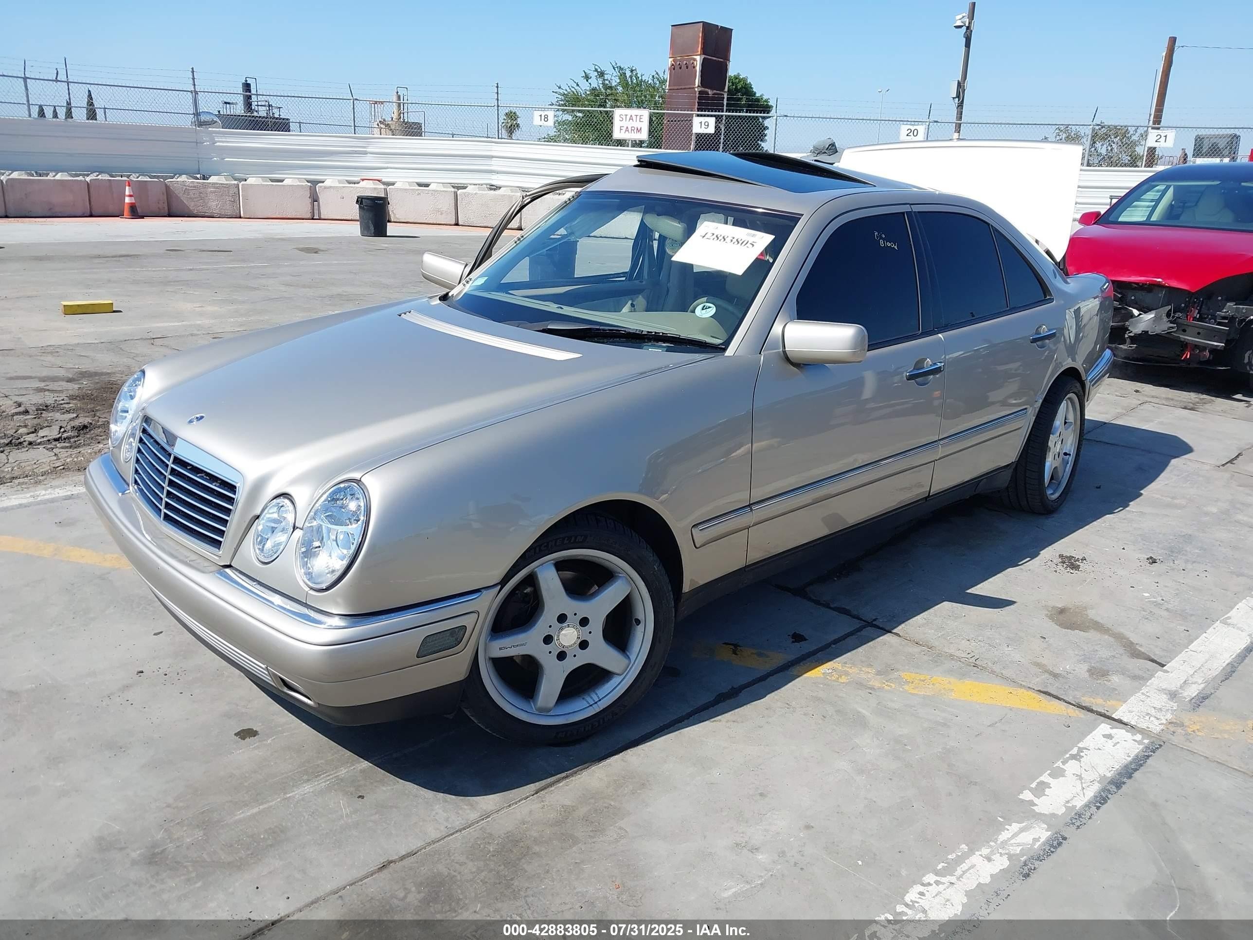 1999 Mercedes-benz E 320   Золотой vin: WDBJF65H0XA875182