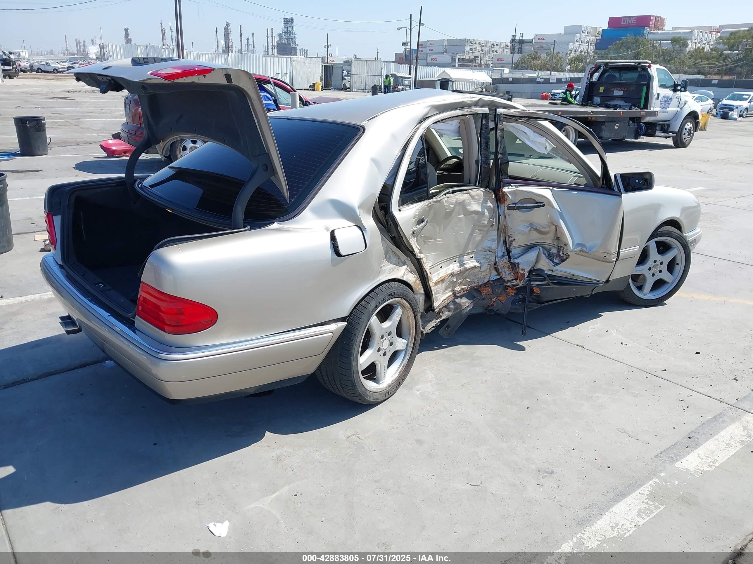 1999 Mercedes-benz E 320   Золотой vin: WDBJF65H0XA875182