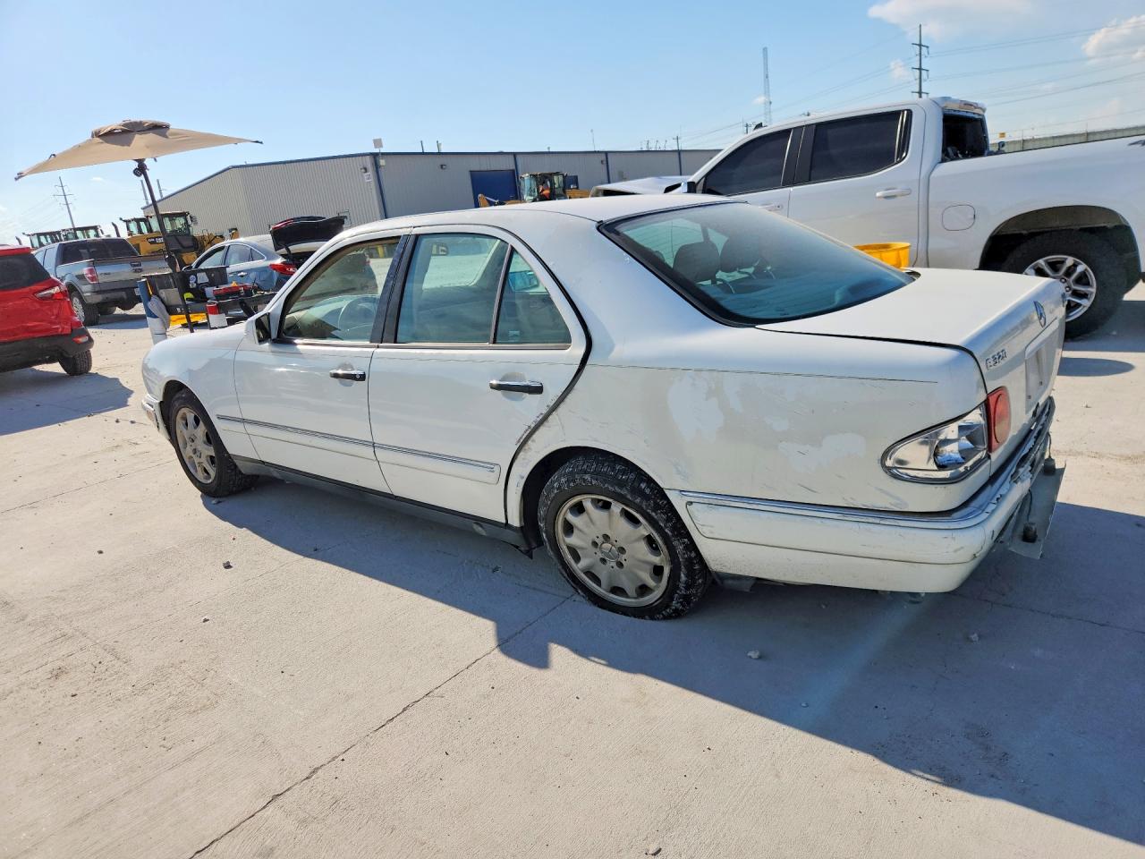 1999 Mercedes-benz E 320 White vin: WDBJF65H0XA878292