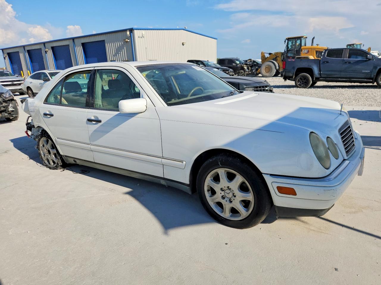 1999 Mercedes-benz E 320 White vin: WDBJF65H0XA878292