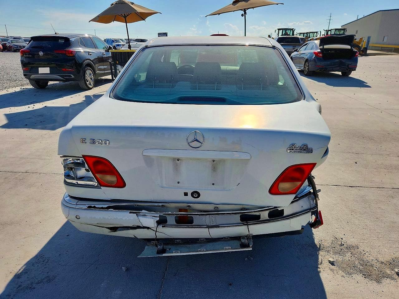 1999 Mercedes-benz E 320 White vin: WDBJF65H0XA878292