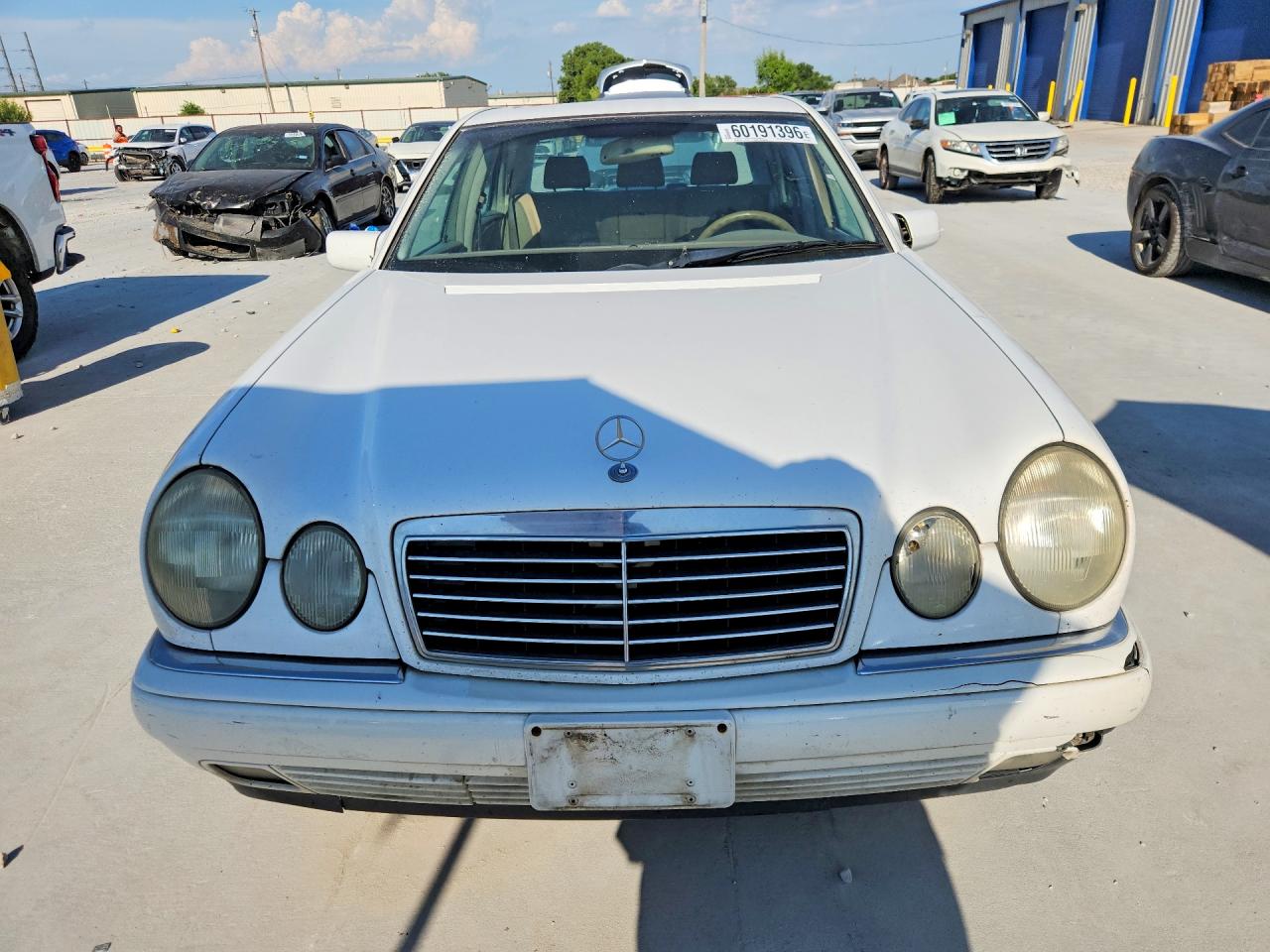 1999 Mercedes-benz E 320 White vin: WDBJF65H0XA878292