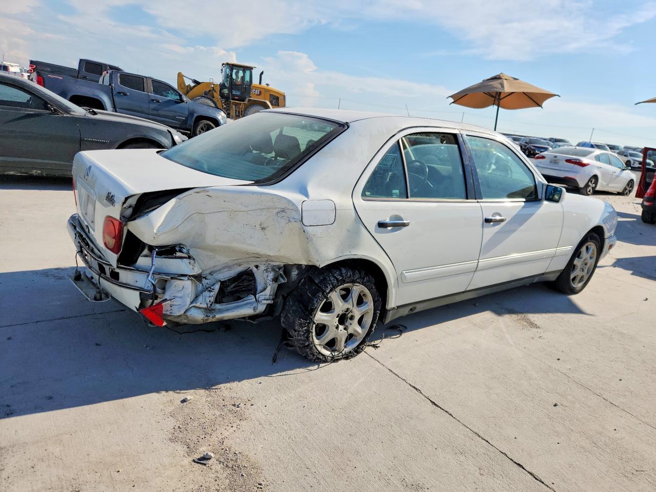 1999 Mercedes-benz E 320 White vin: WDBJF65H0XA878292