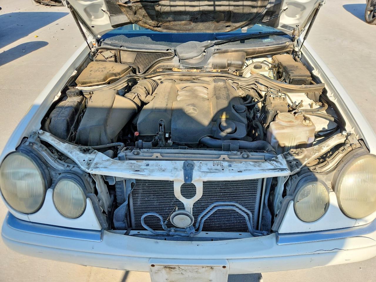 1999 Mercedes-benz E 320 White vin: WDBJF65H0XA878292
