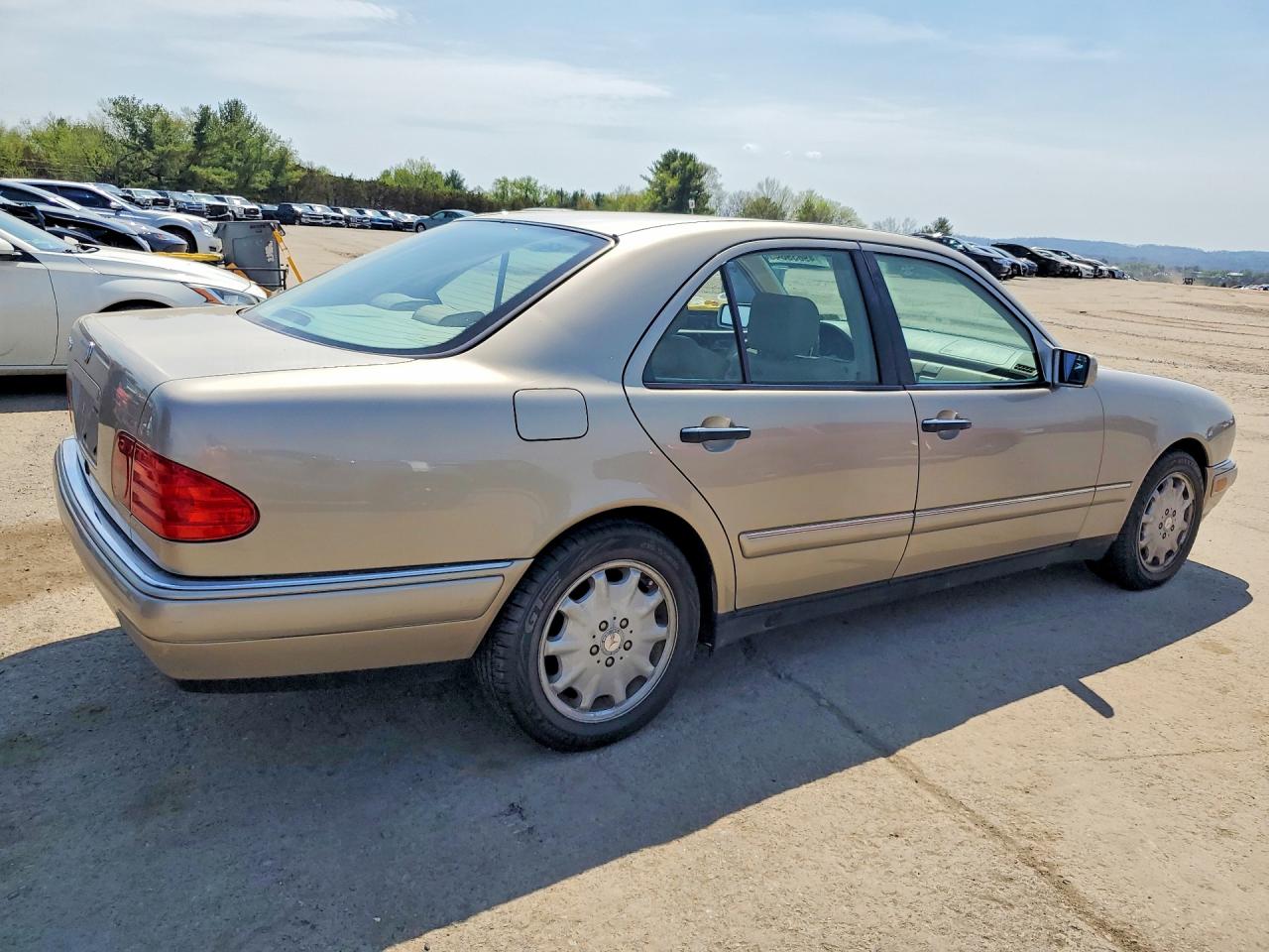 1999 Mercedes-benz E 320 Tan vin: WDBJF65H0XA932237