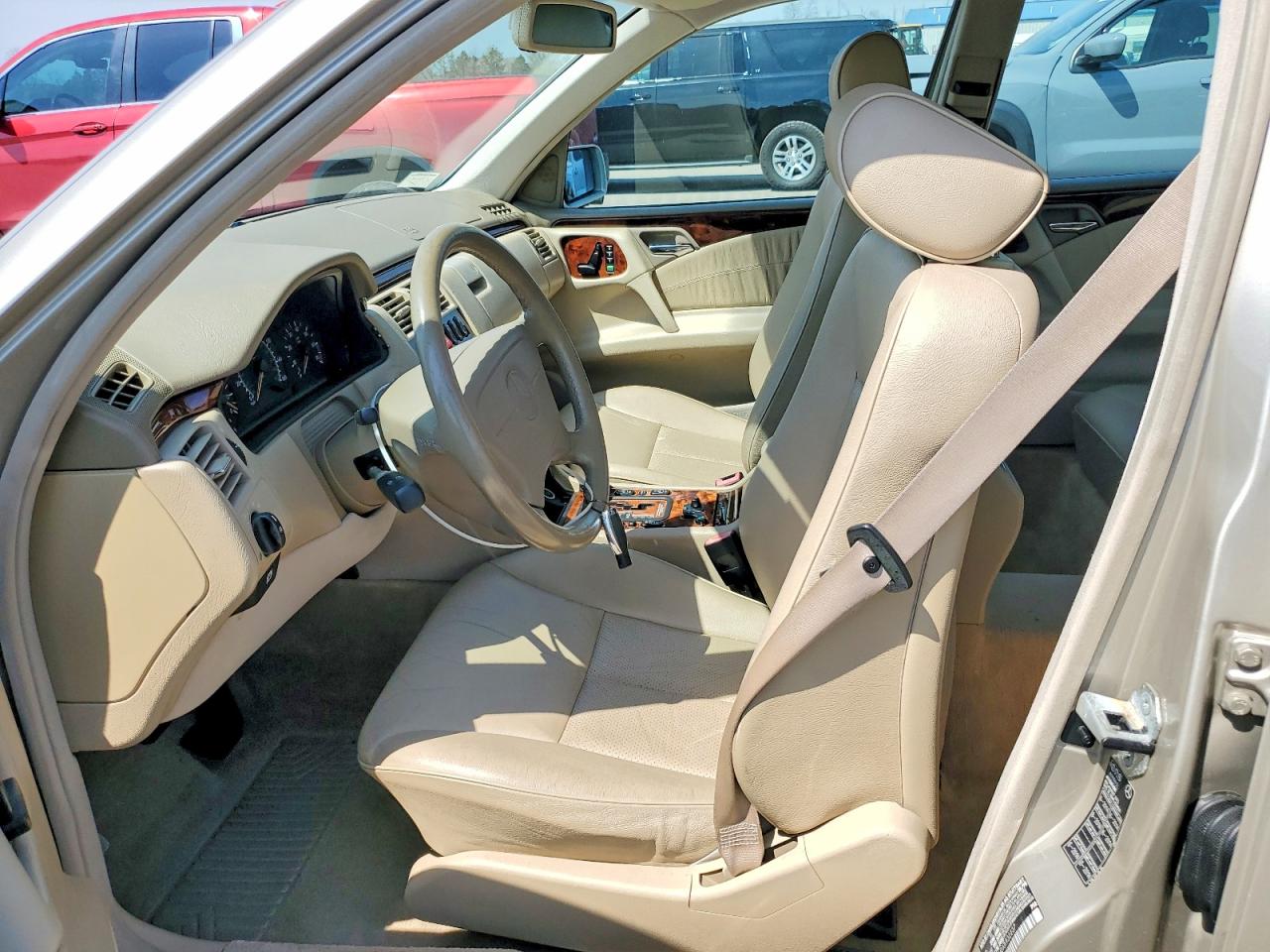 1999 Mercedes-benz E 320 Tan vin: WDBJF65H0XA932237