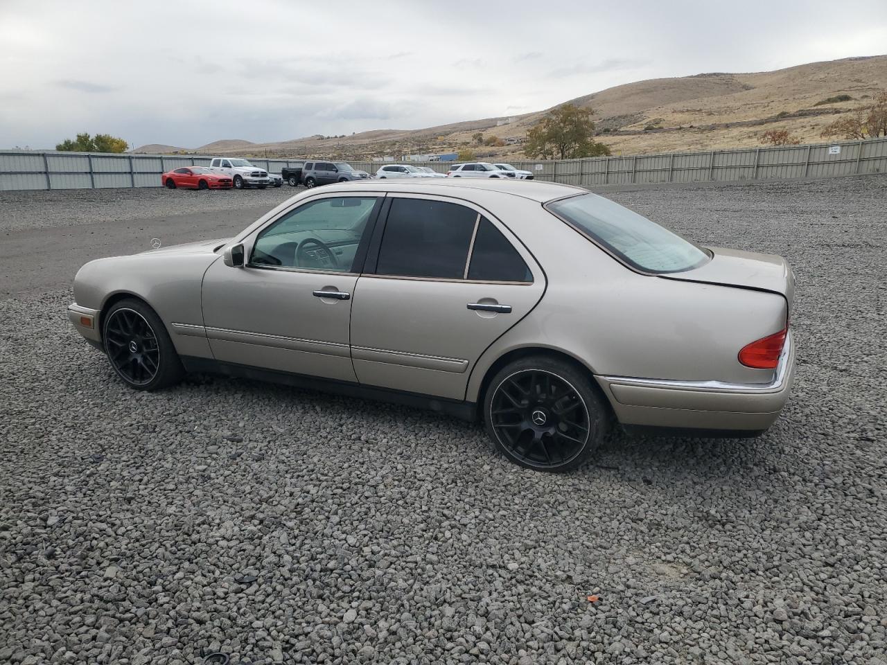 1999 Mercedes-benz E 320 Gold vin: WDBJF65H1XA769520