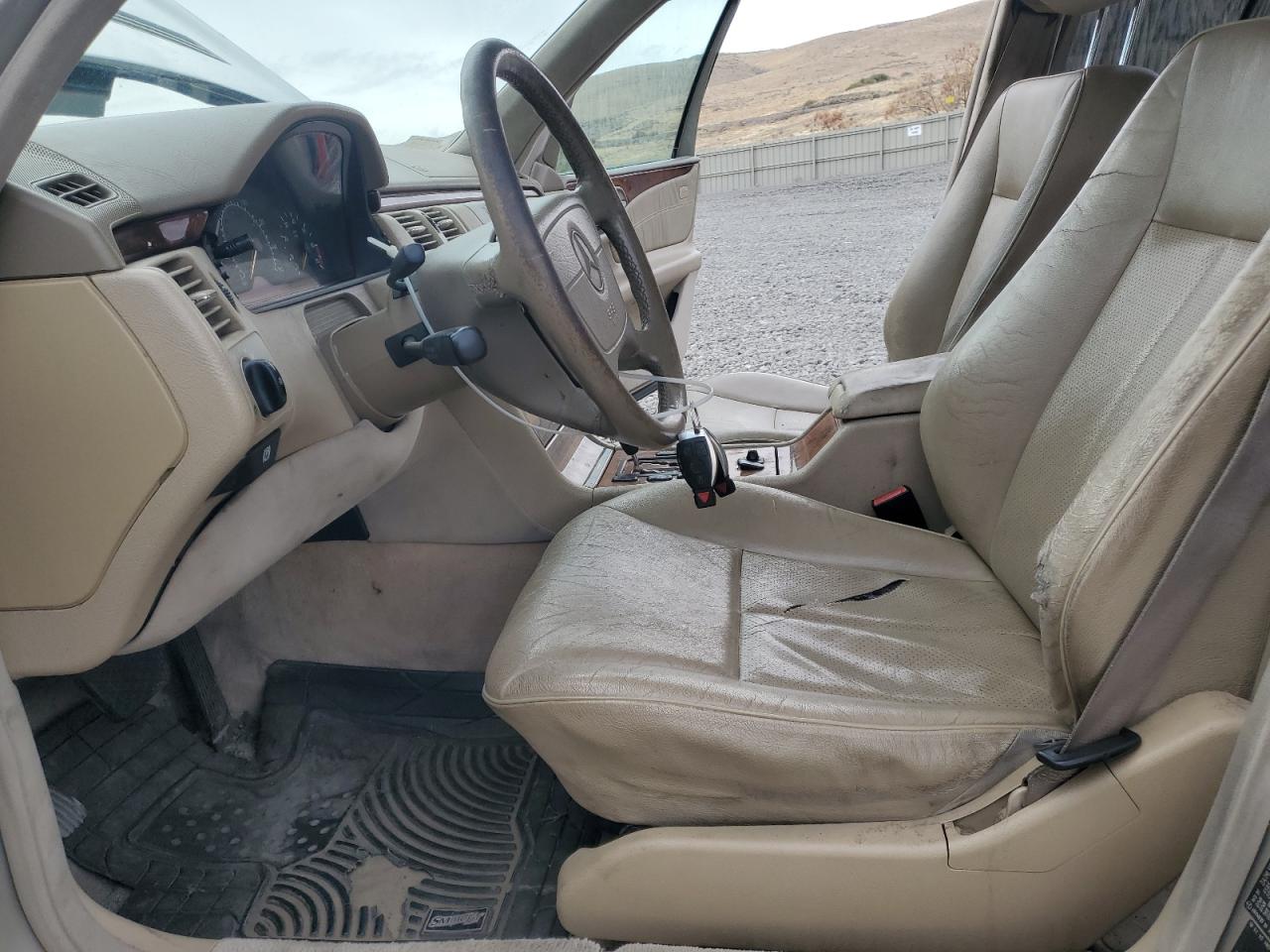 1999 Mercedes-benz E 320 Gold vin: WDBJF65H1XA769520
