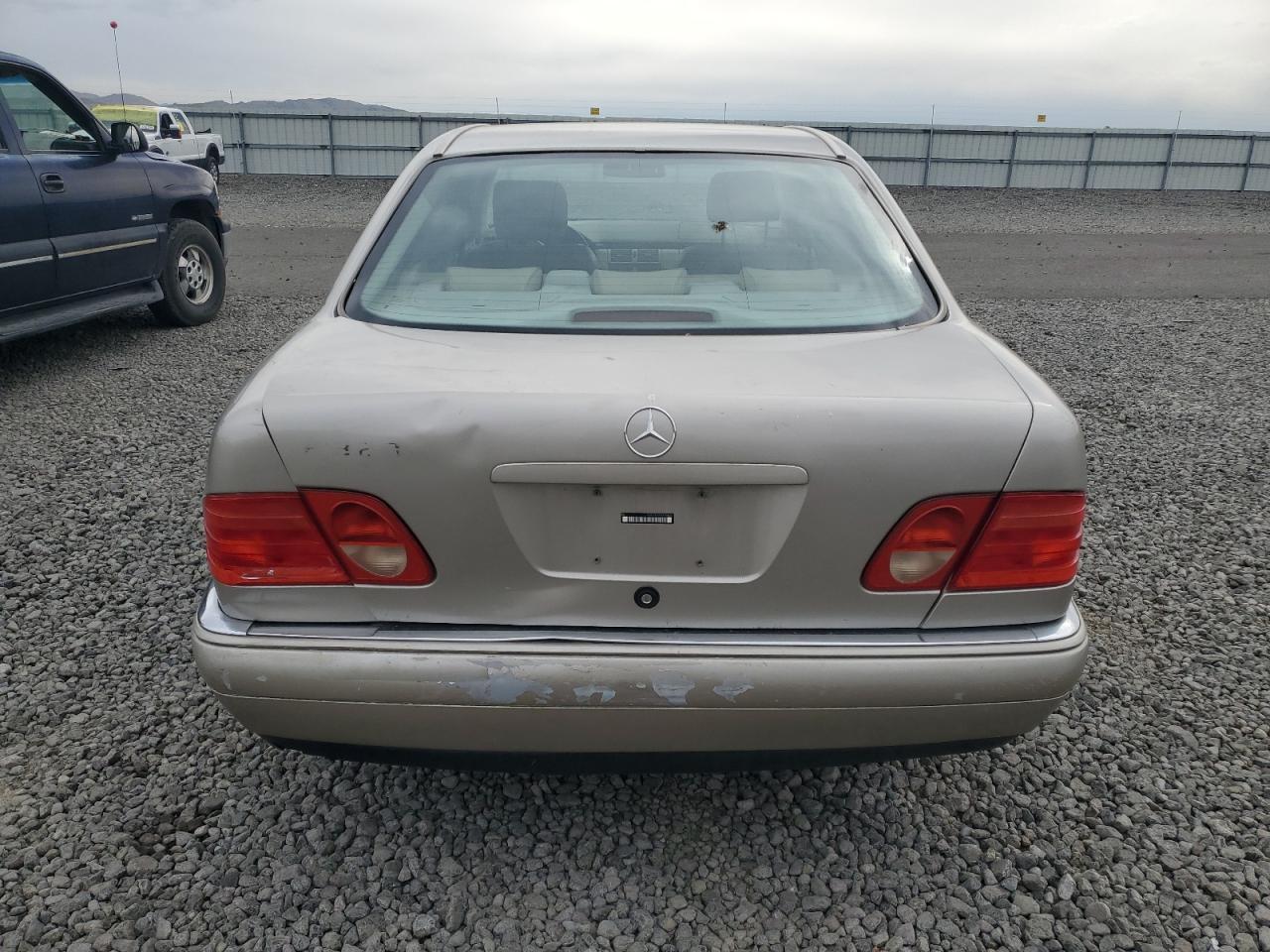 1999 Mercedes-benz E 320 Gold vin: WDBJF65H1XA769520