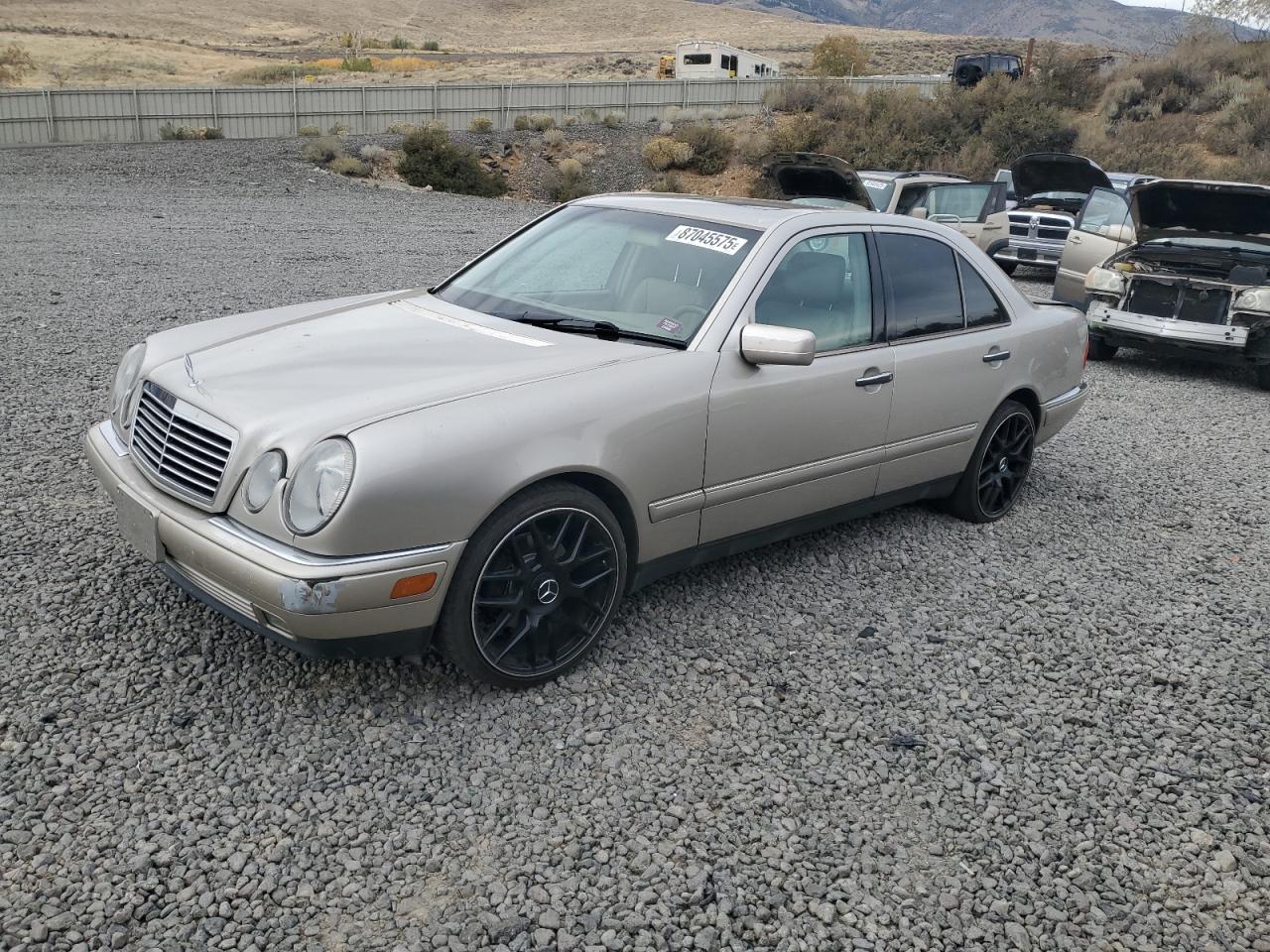 1999 Mercedes-benz E 320 Gold vin: WDBJF65H1XA769520