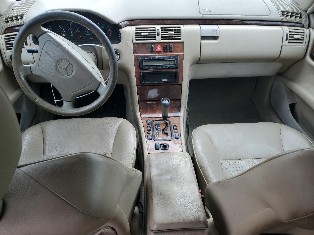 1999 Mercedes-benz E 320 Gold vin: WDBJF65H1XA769520