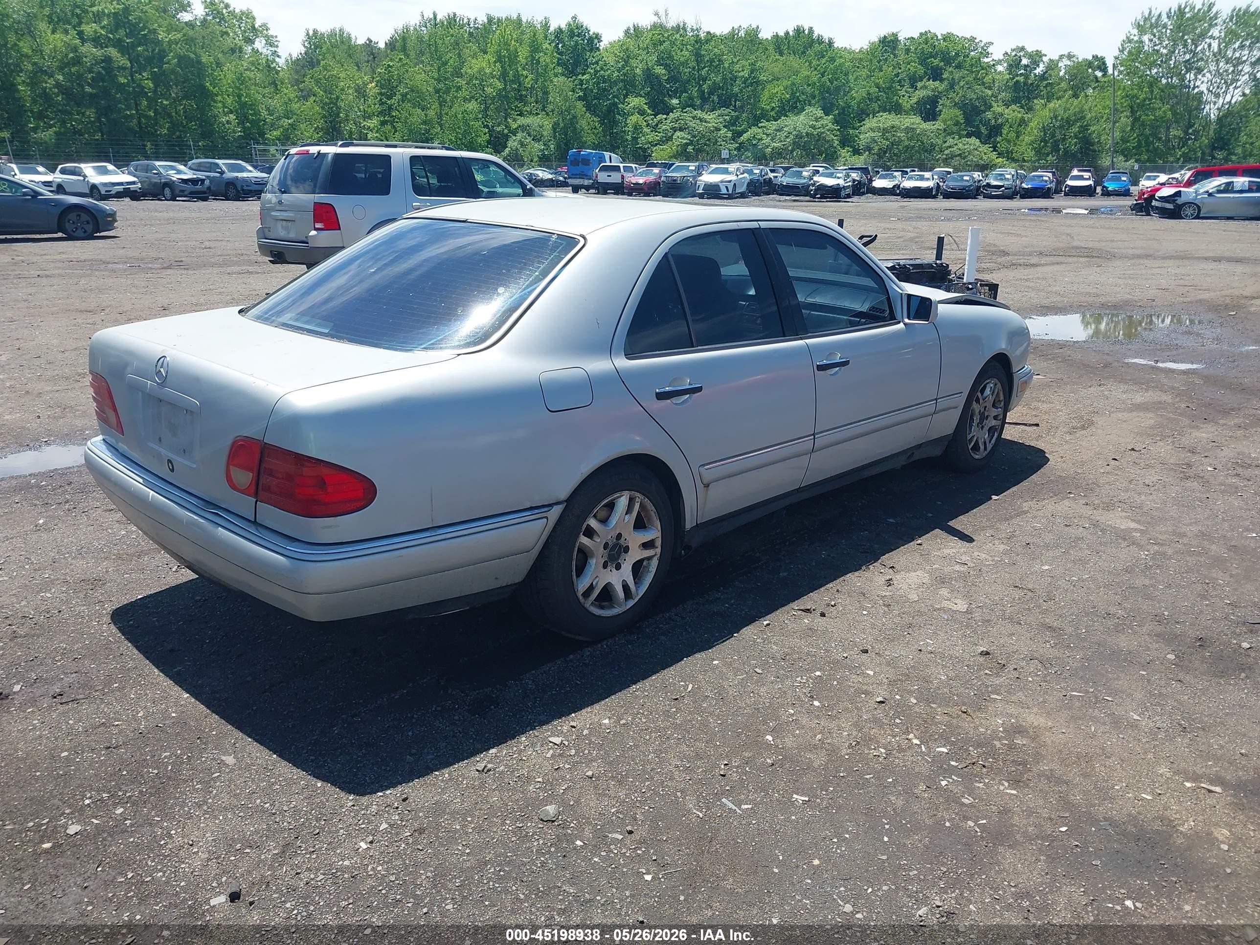 1999 Mercedes-benz E 320   Серебряный vin: WDBJF65H1XA808736
