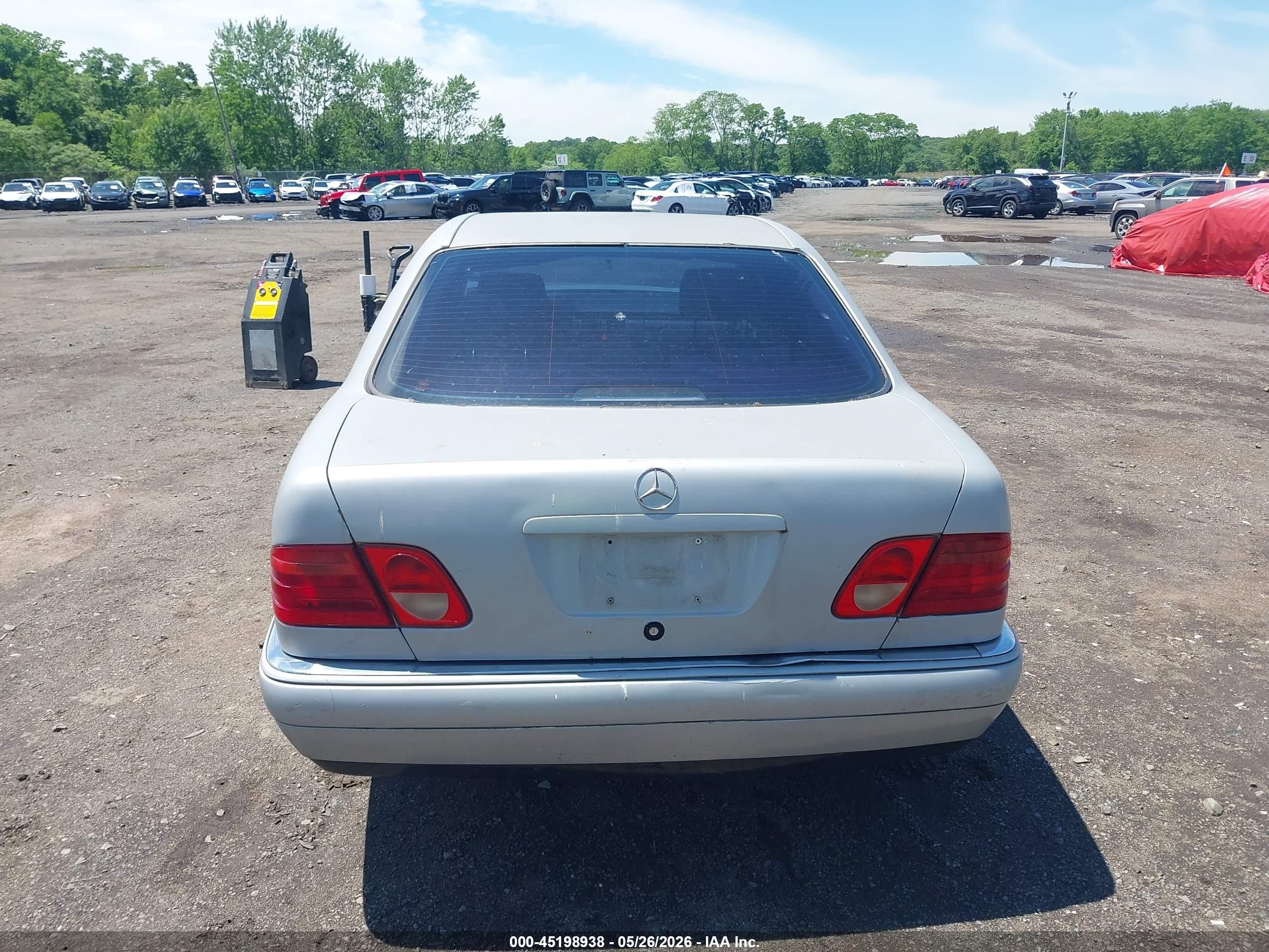 1999 Mercedes-benz E 320   Серебряный vin: WDBJF65H1XA808736