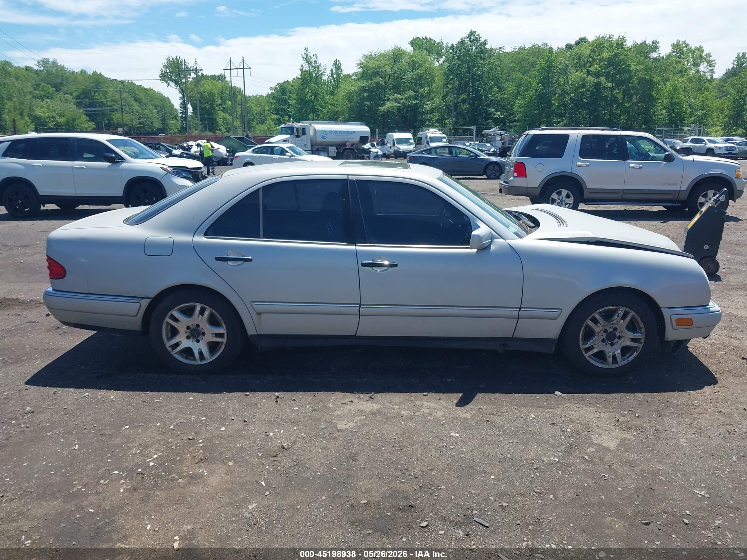 1999 Mercedes-benz E 320   Серебряный vin: WDBJF65H1XA808736