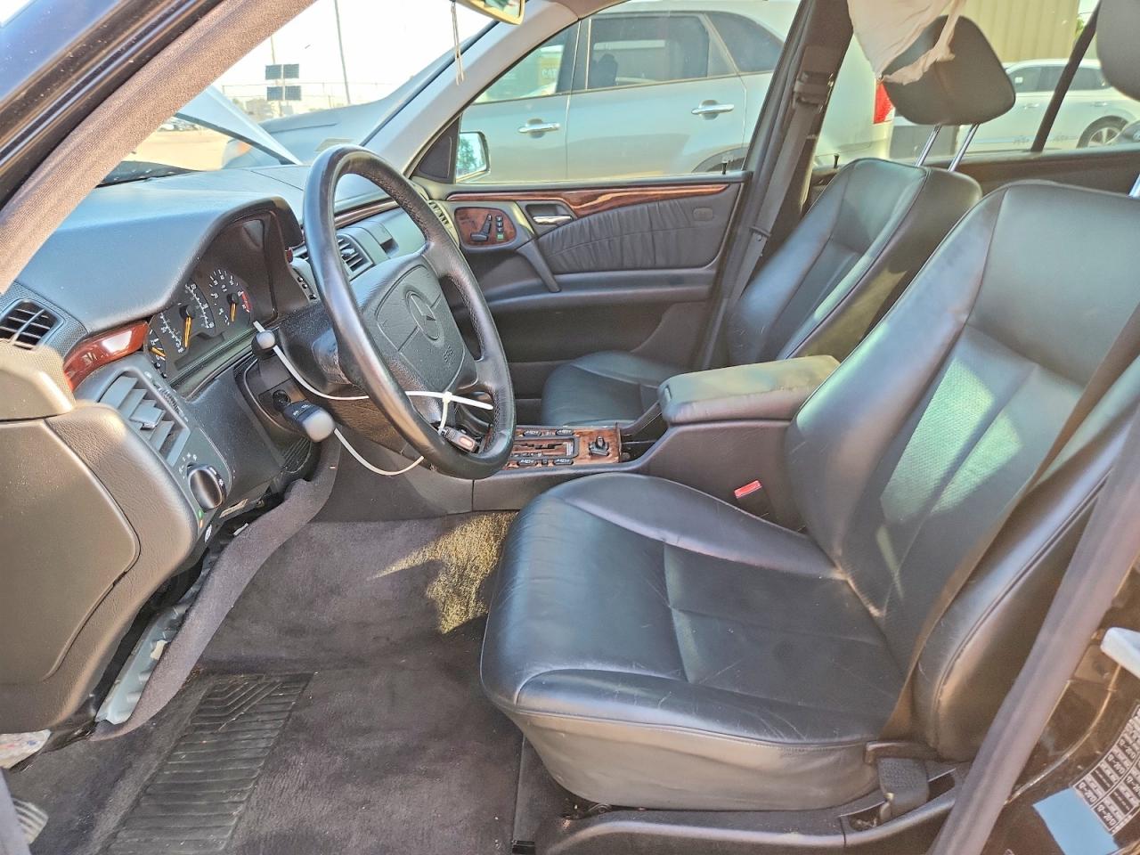 1999 Mercedes-benz E 320 Черный vin: WDBJF65H1XA828744